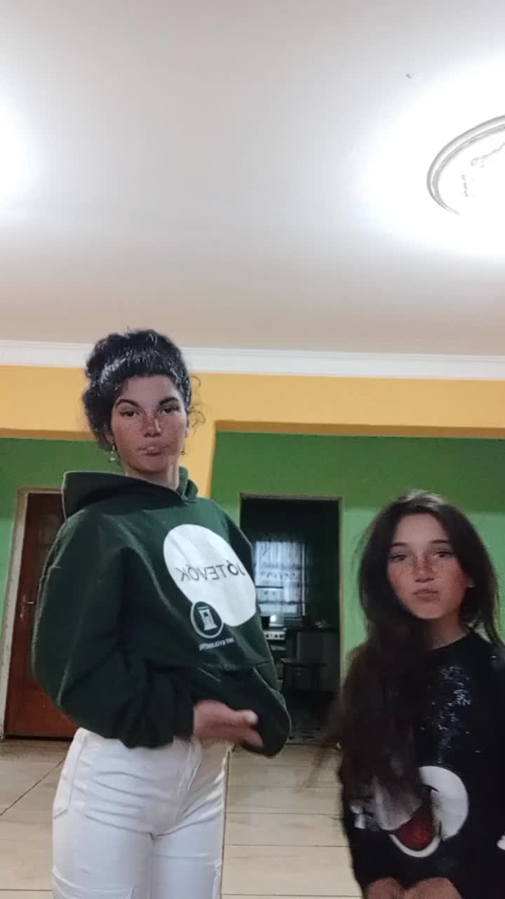 @Daniela🎭