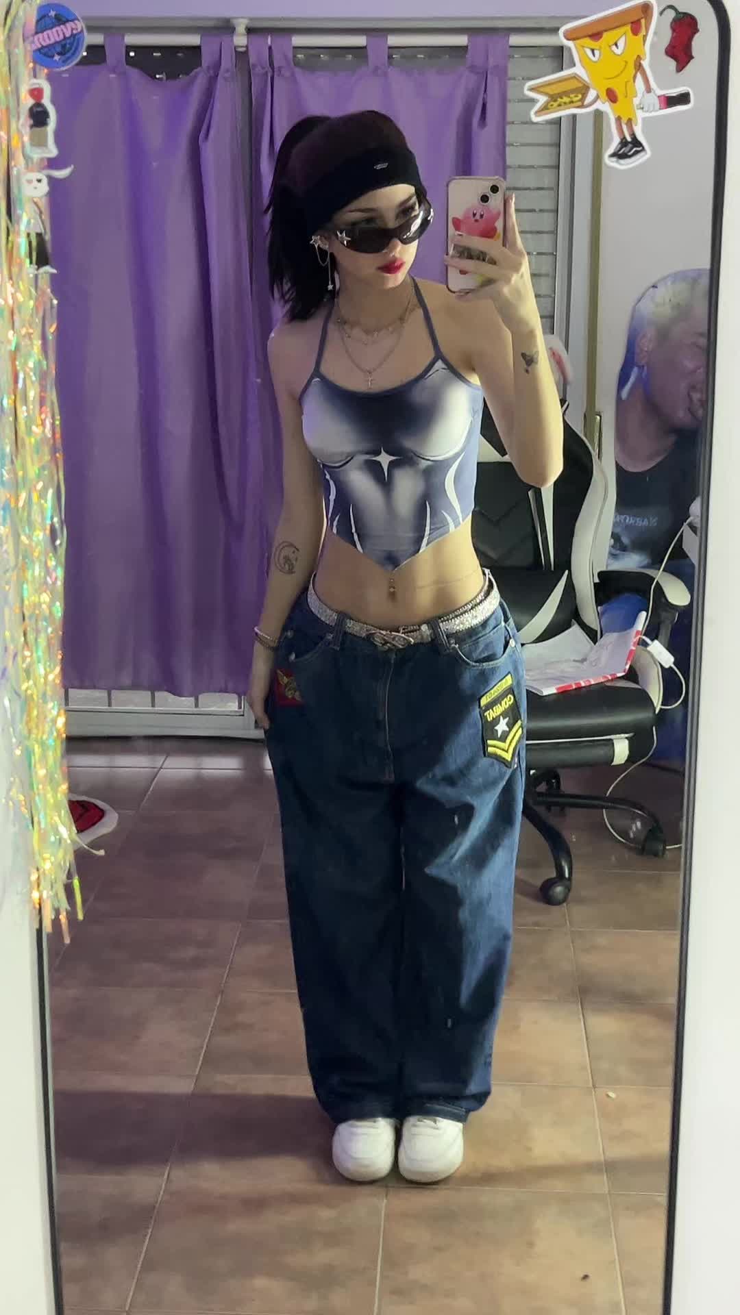 @vickyest