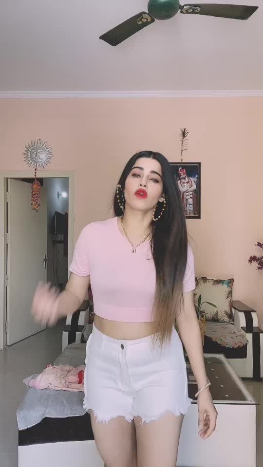 @PRIYANKA💫