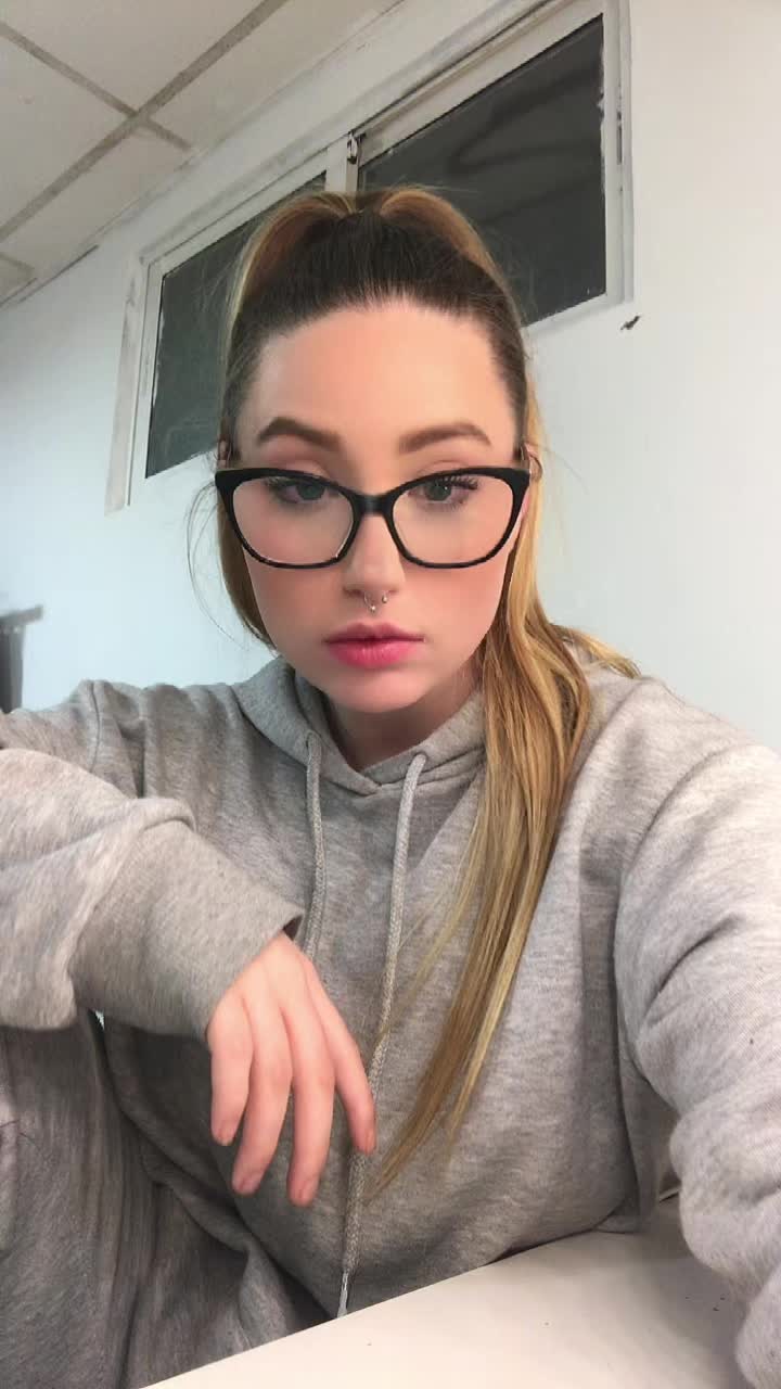 @albaacruuzz