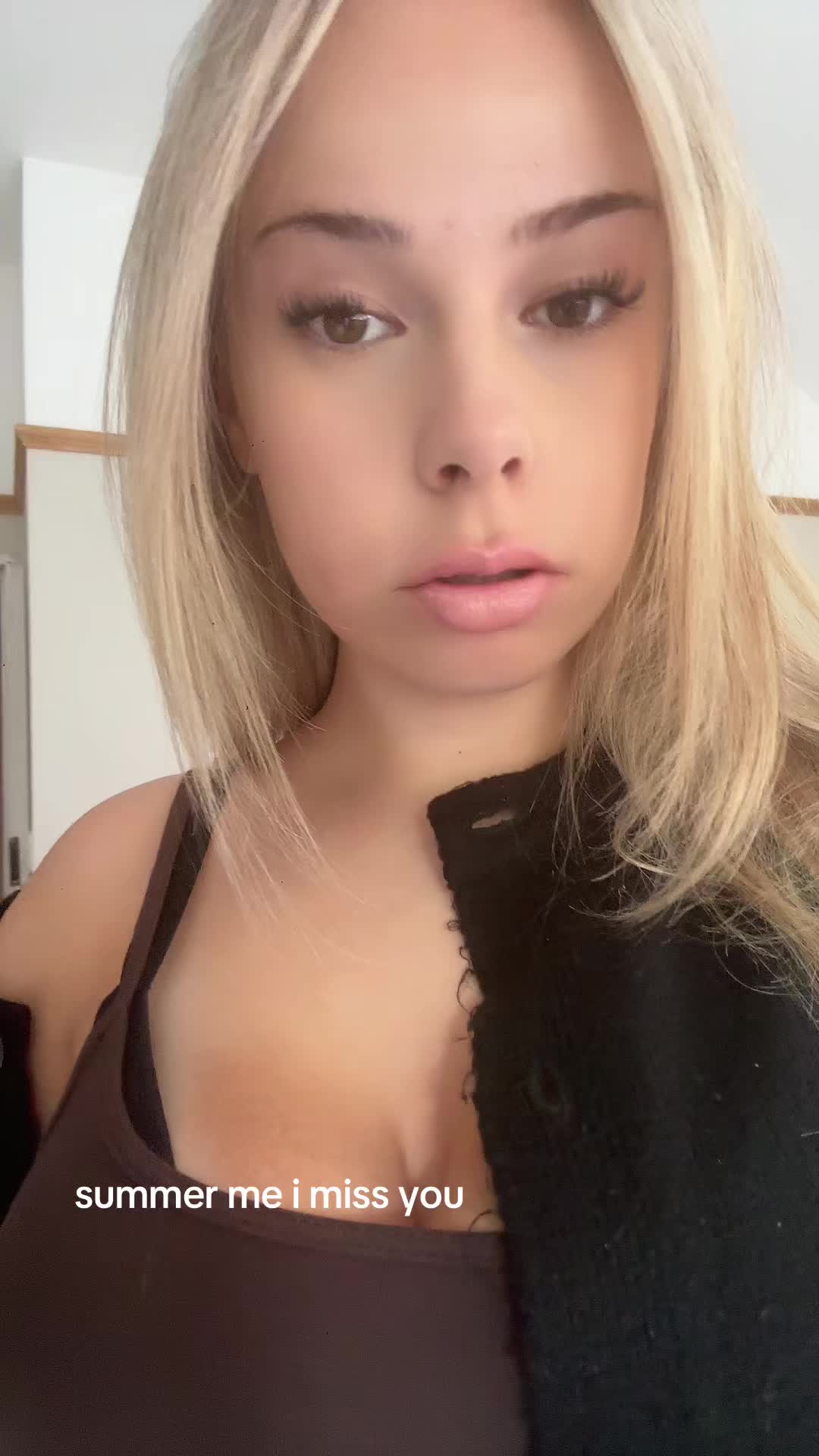 @hollyperring