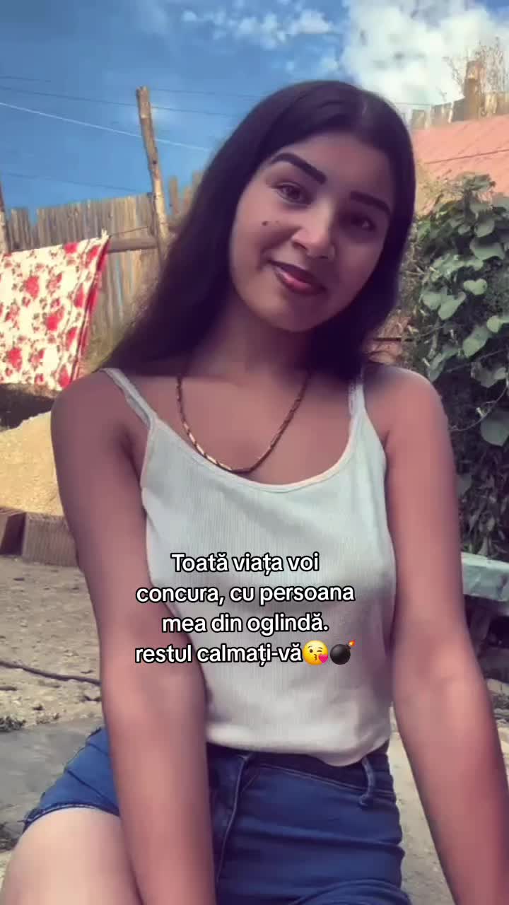 @🐝