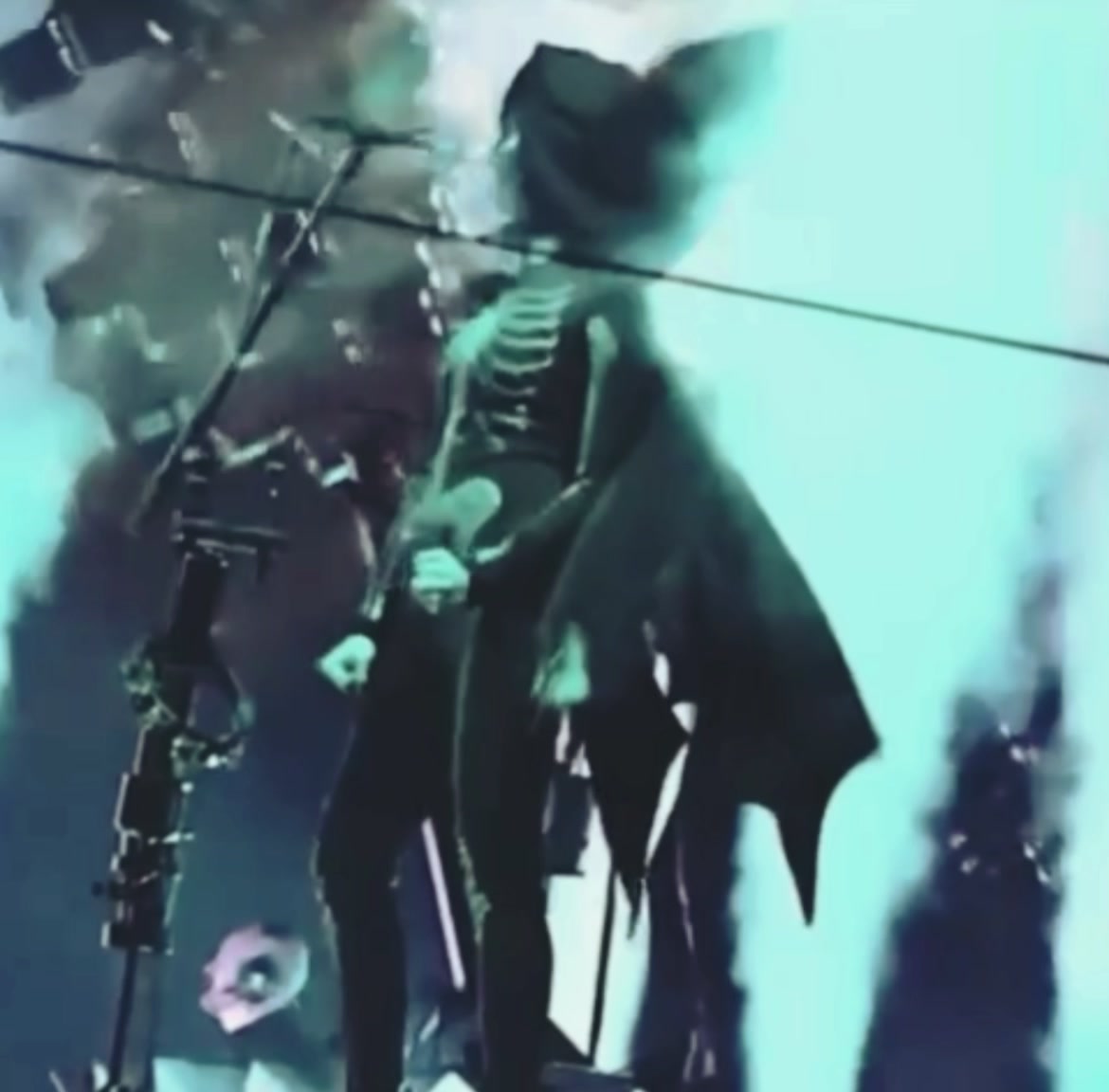 @🦇