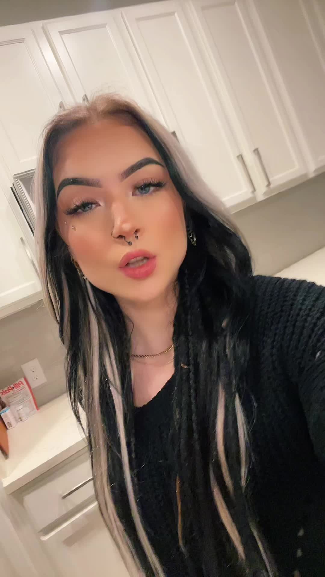 @lilyxrhyan