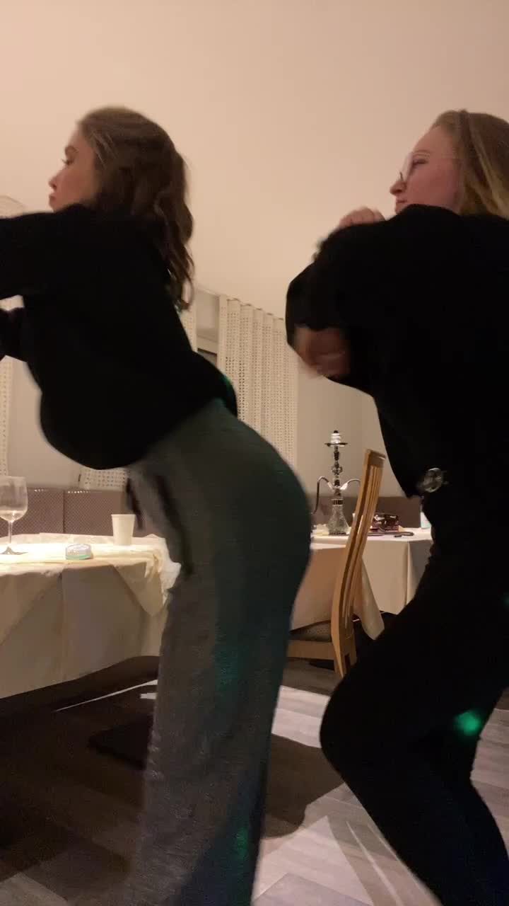 @_AleKat_