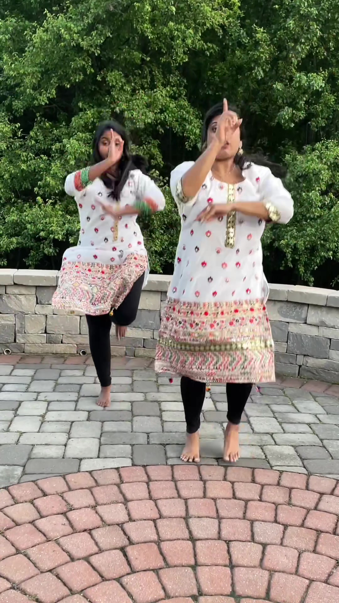 @Desi Moves & Vibes