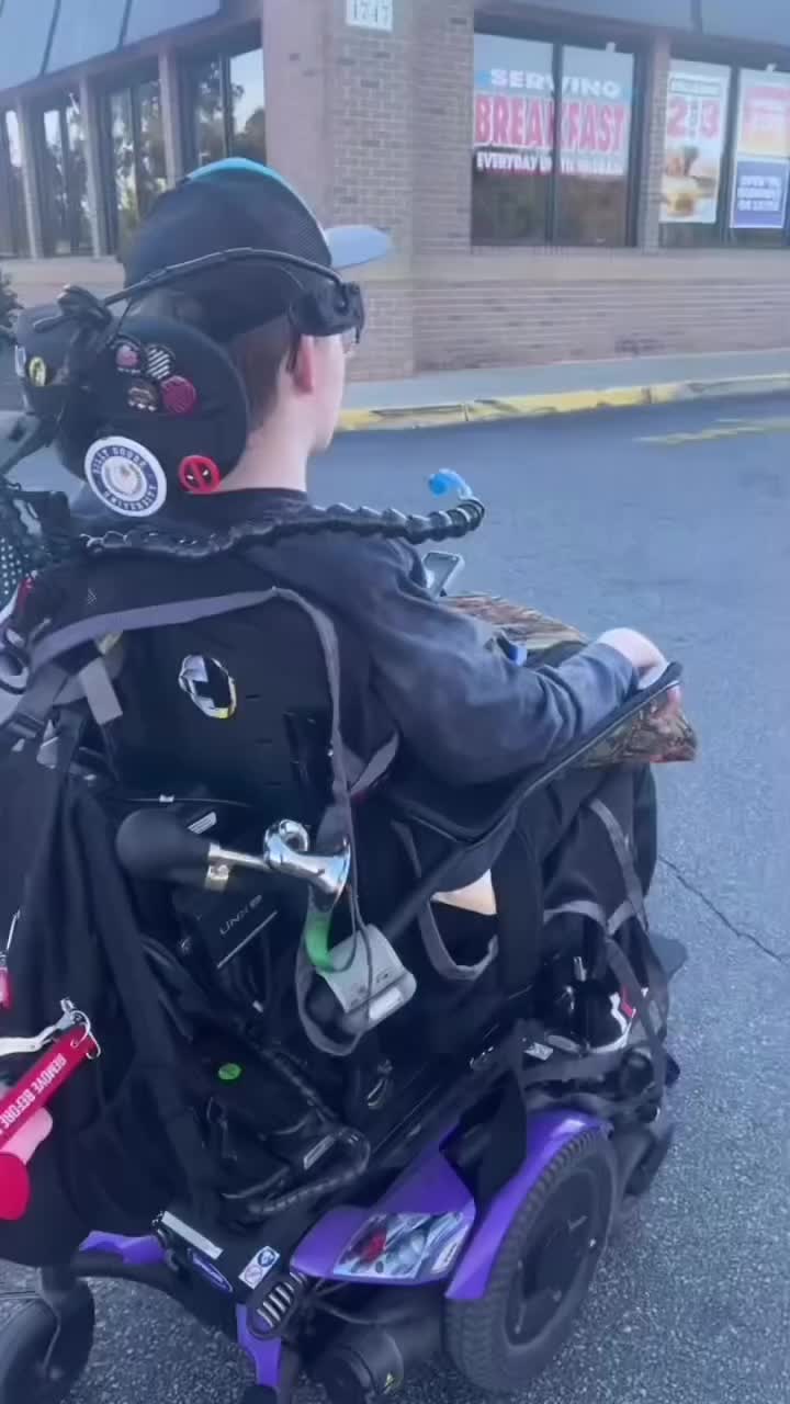 @Liam 7\ ♿️