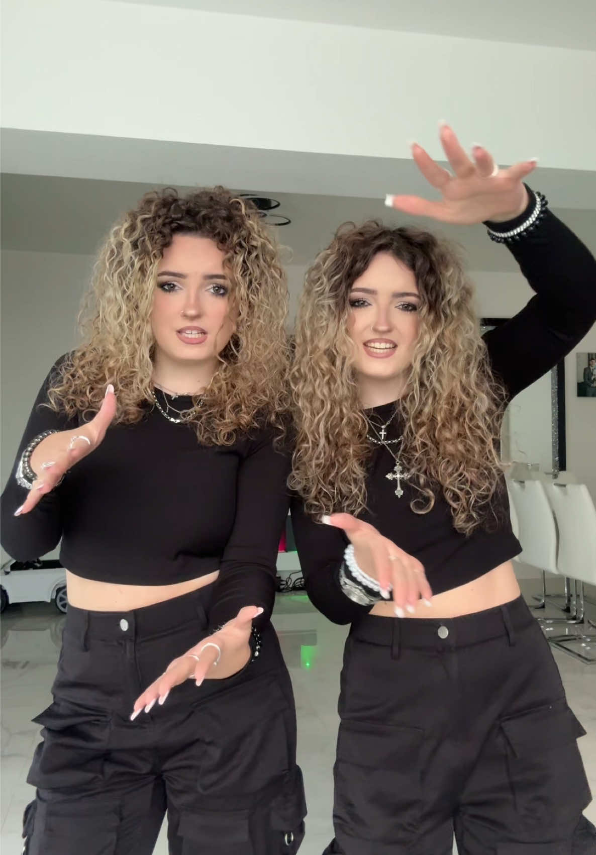 @🖤Ioana&Maria🖤