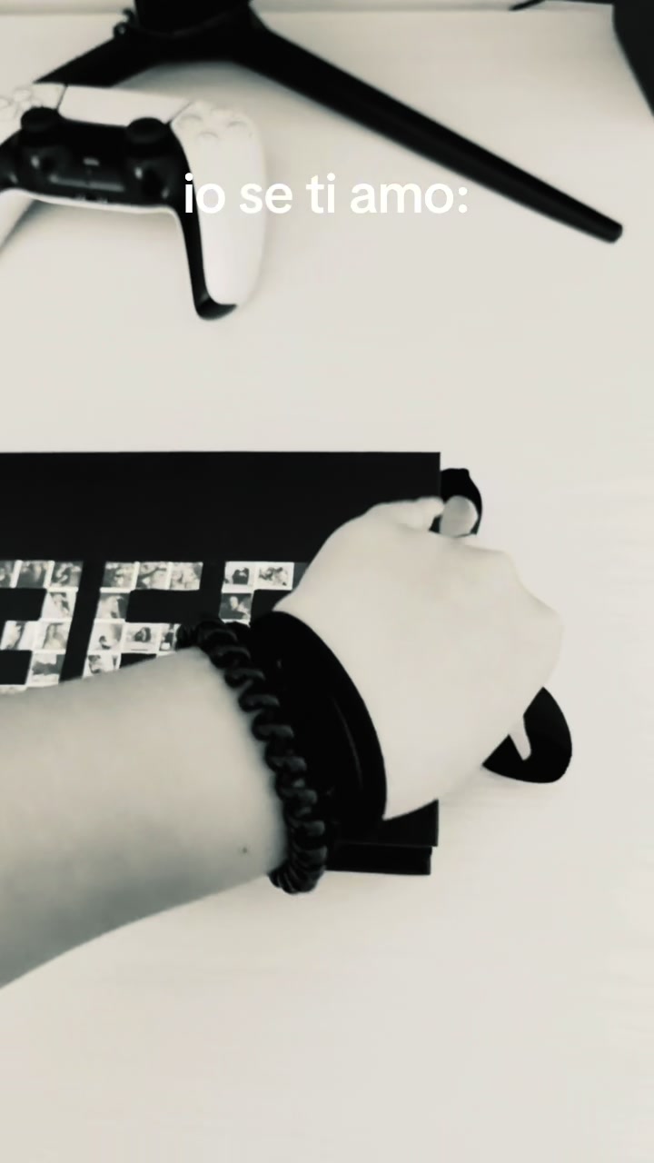 @𝟐𝟐