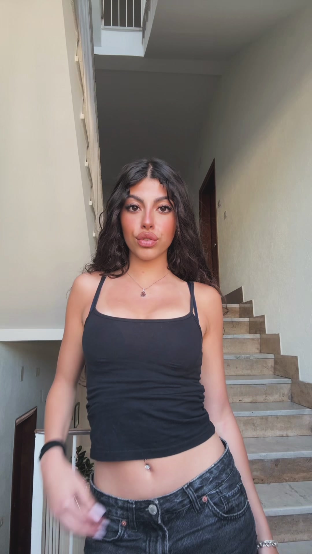 @𝟐𝟑.
