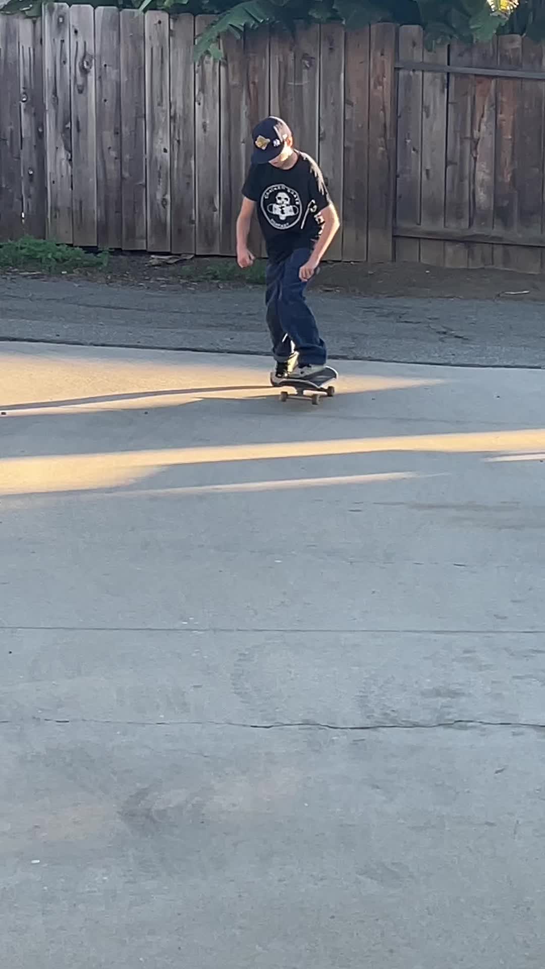 @Cracked Skateboarding