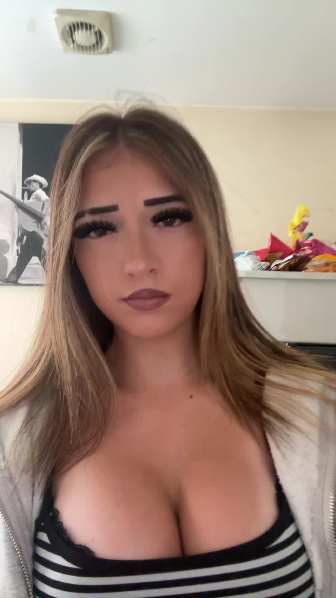 @🦄