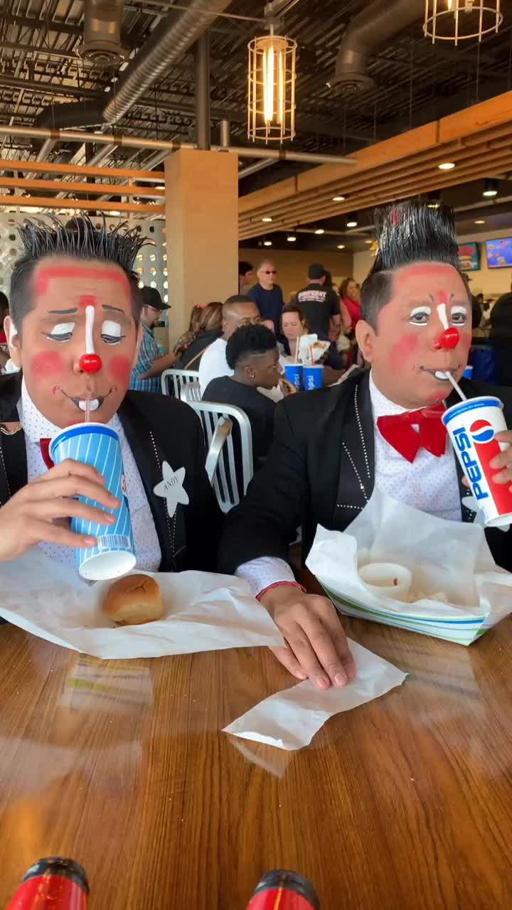 @Toty & Andy the Clowns