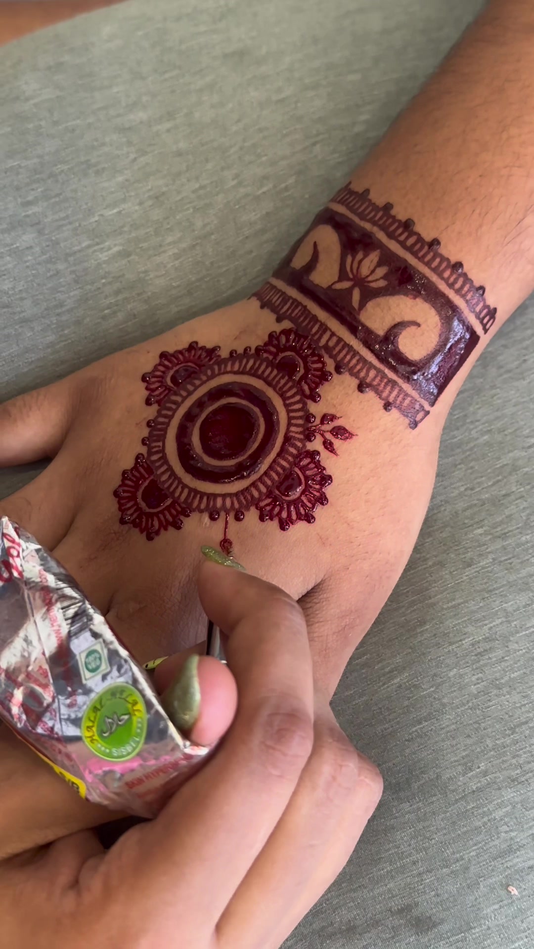 @Daisy Stains Henna