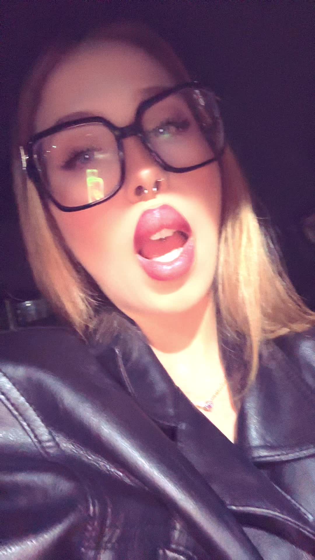 @Blondie 💁🏼&zwj;♀️