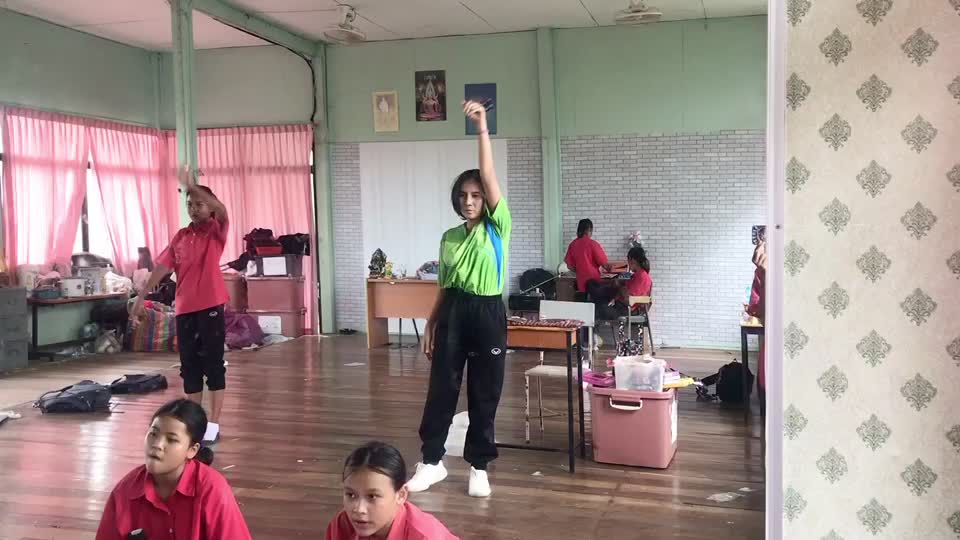 @Kru Dowwee