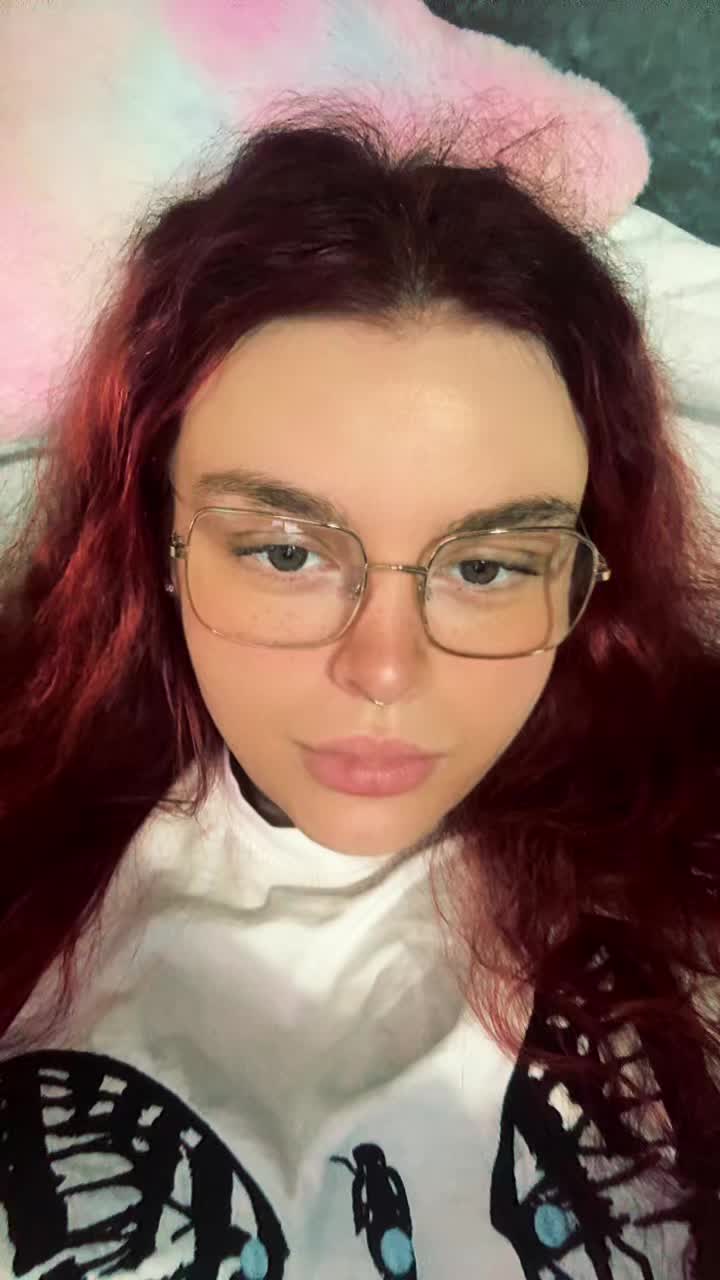 @shesmokesalotx