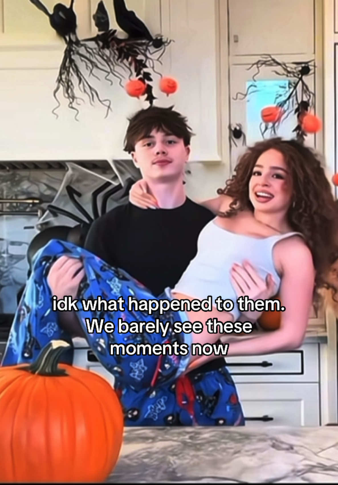 @illegalsnark 👻
