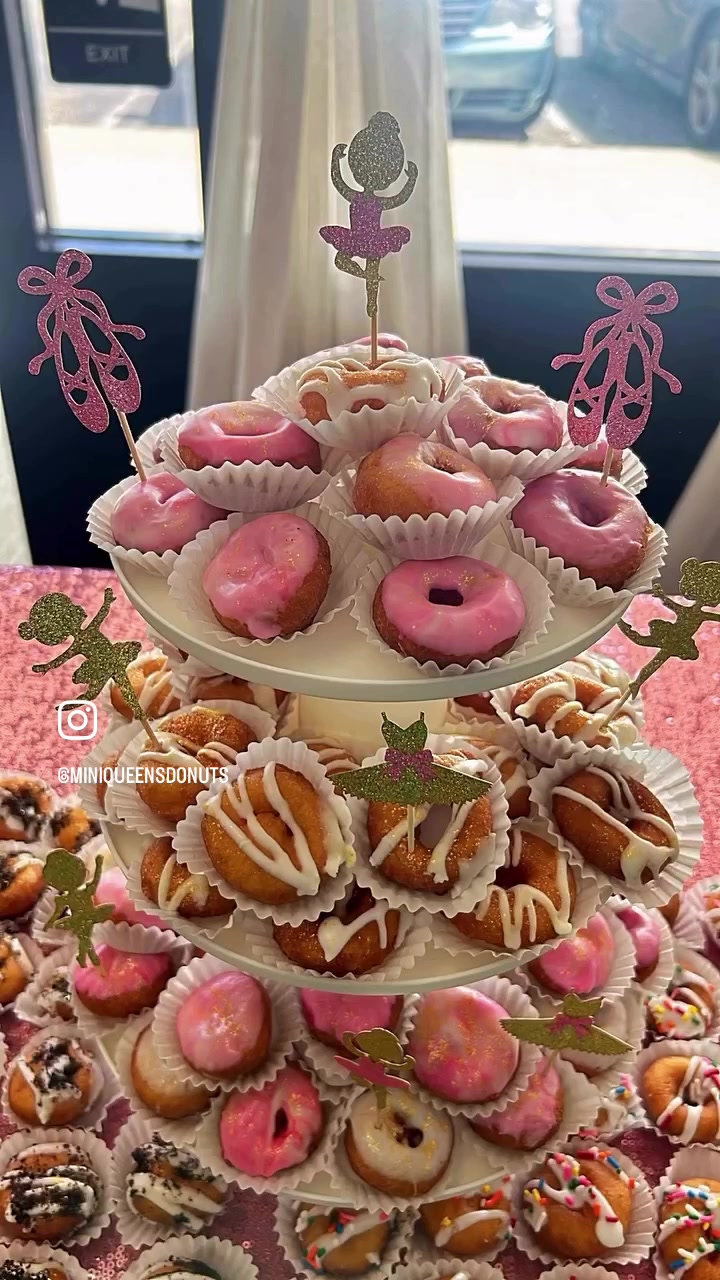 @MiniQueensDonuts