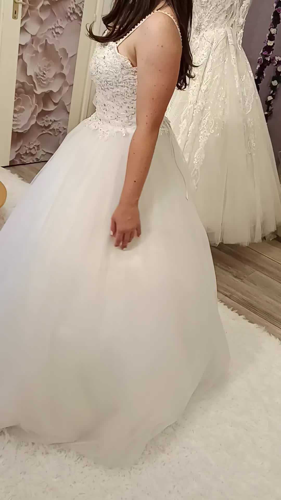 @Gy&ouml;ngyi Esk&uuml;vői Ruhaszalon