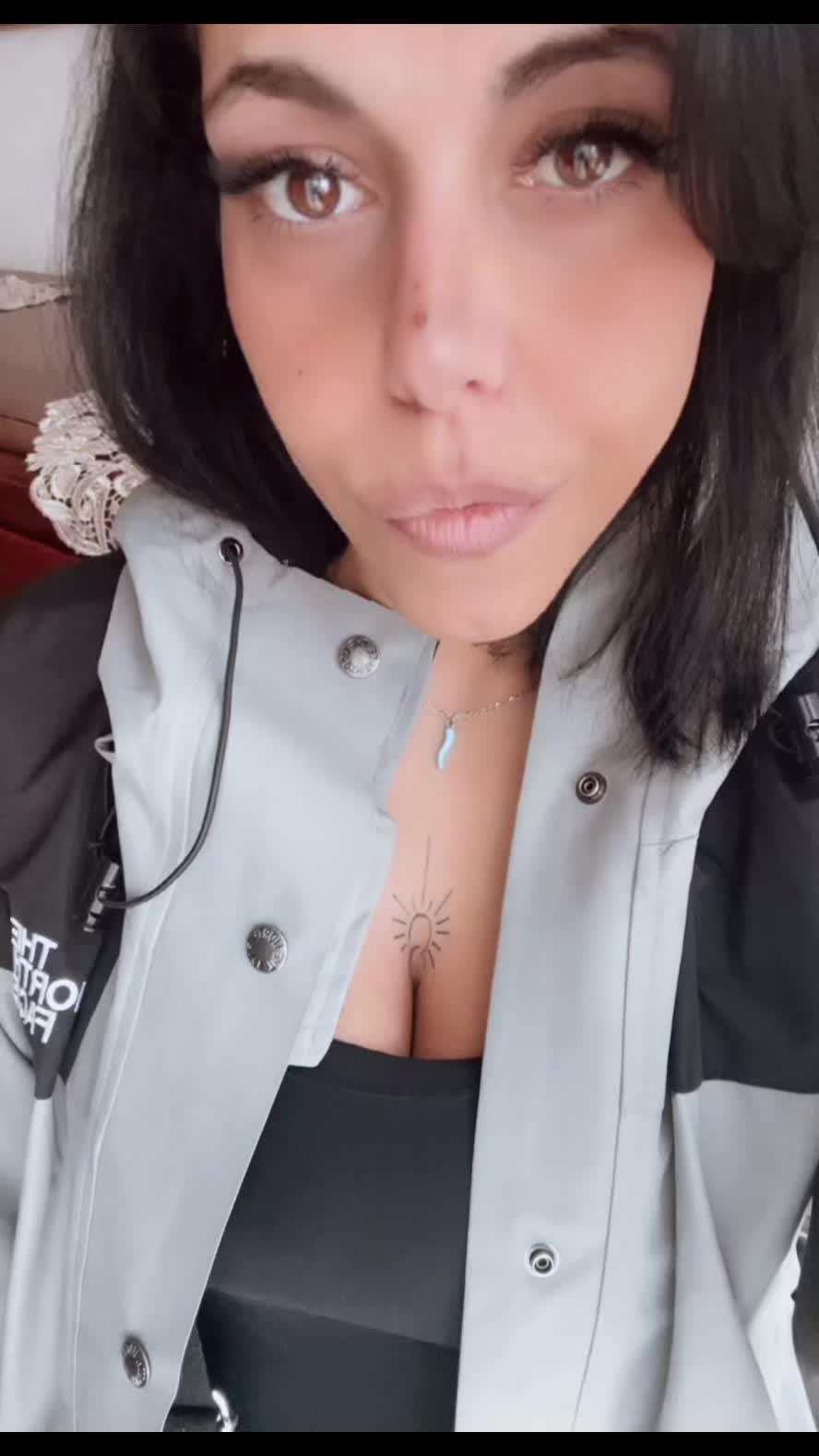 @R____ella