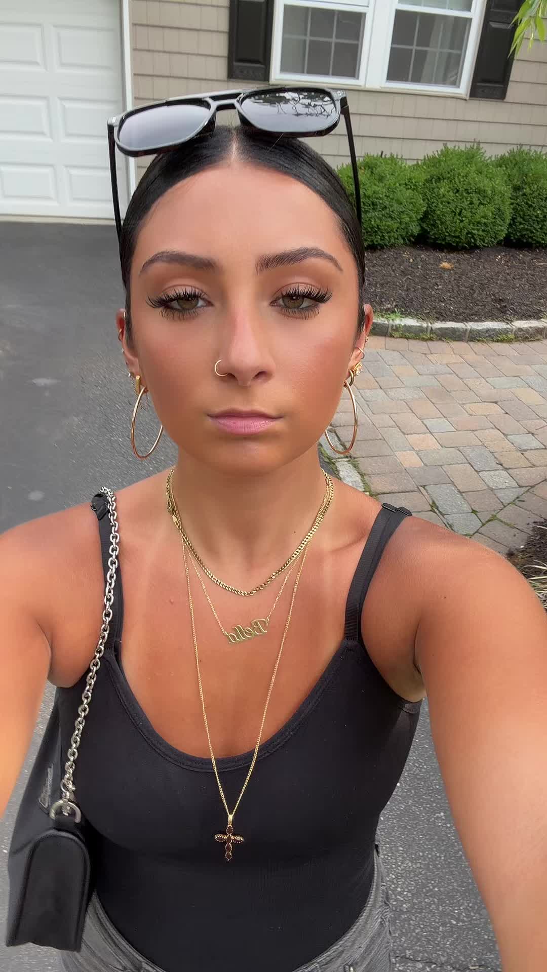 @Bella