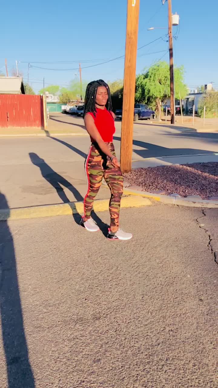 @Lili Lalia