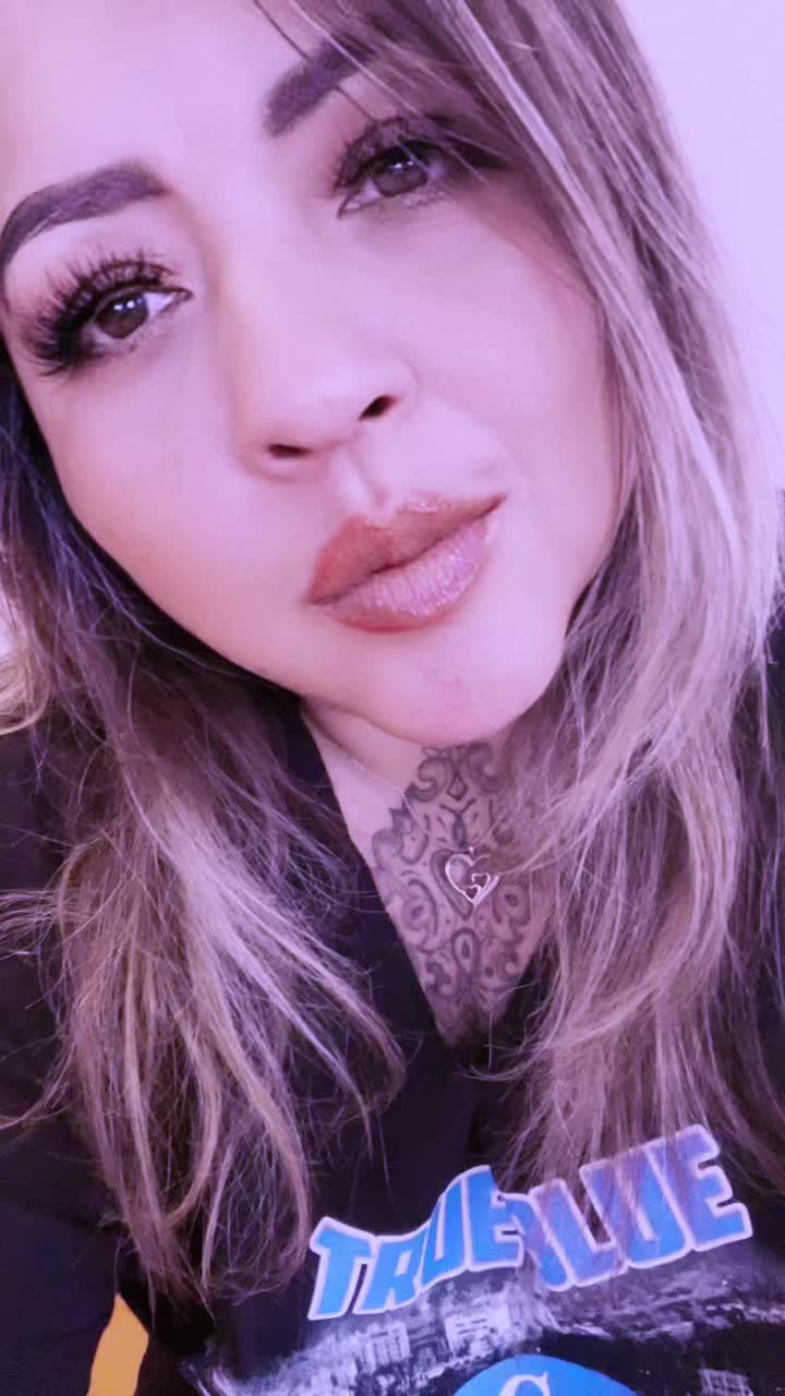 @SmokingInkedRaiderette