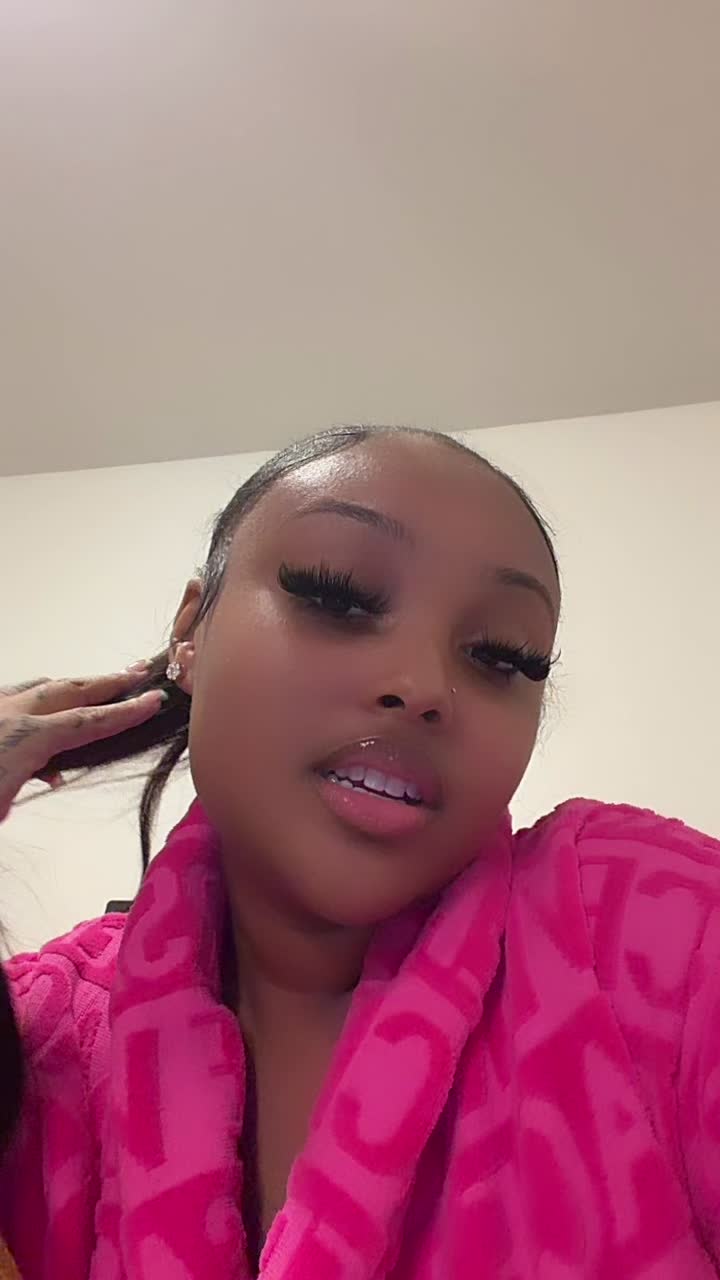 @Ari Wright | Hairstylist