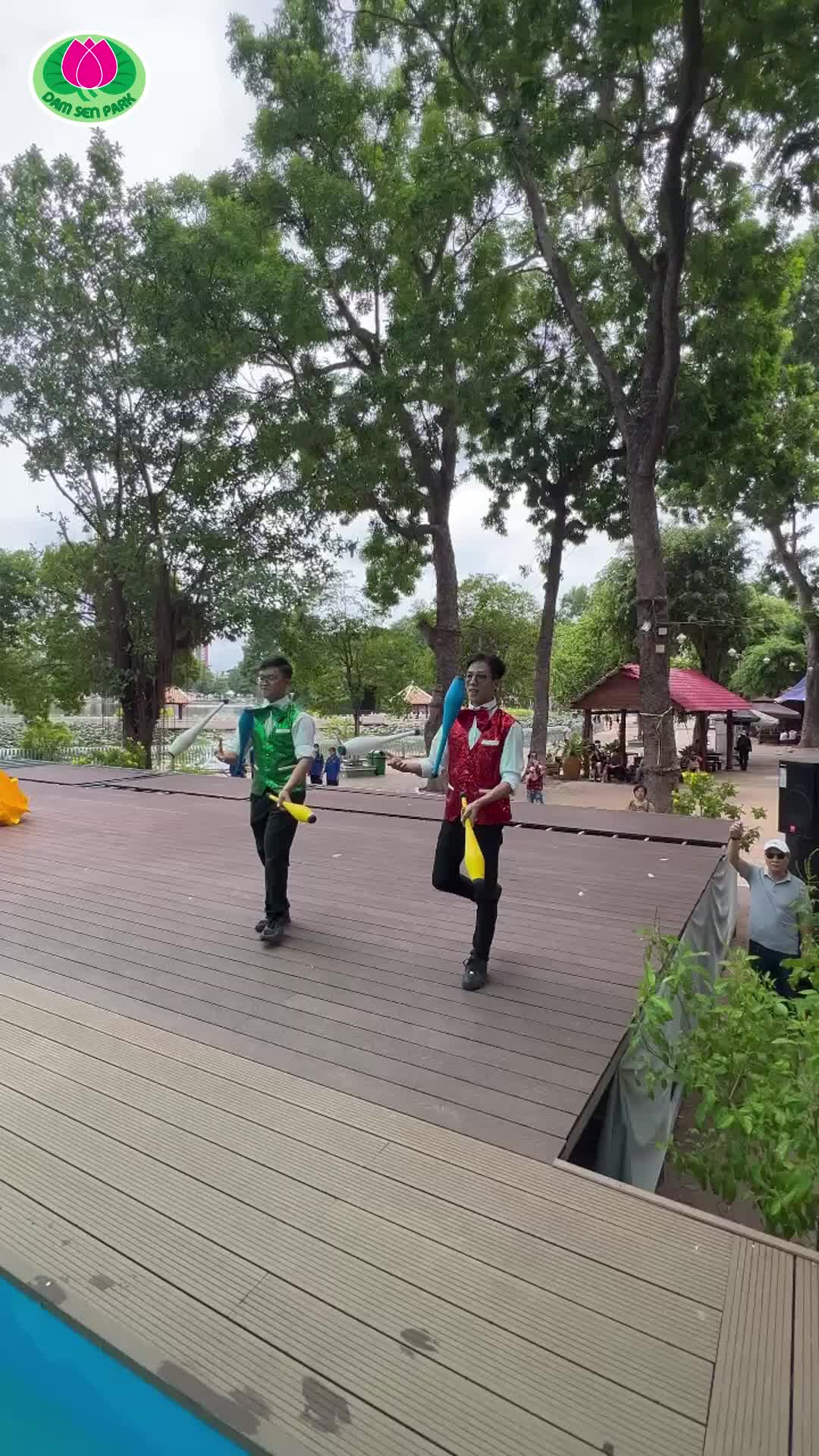@C&ocirc;ng vi&ecirc;n văn h&oacute;a Đầm Sen