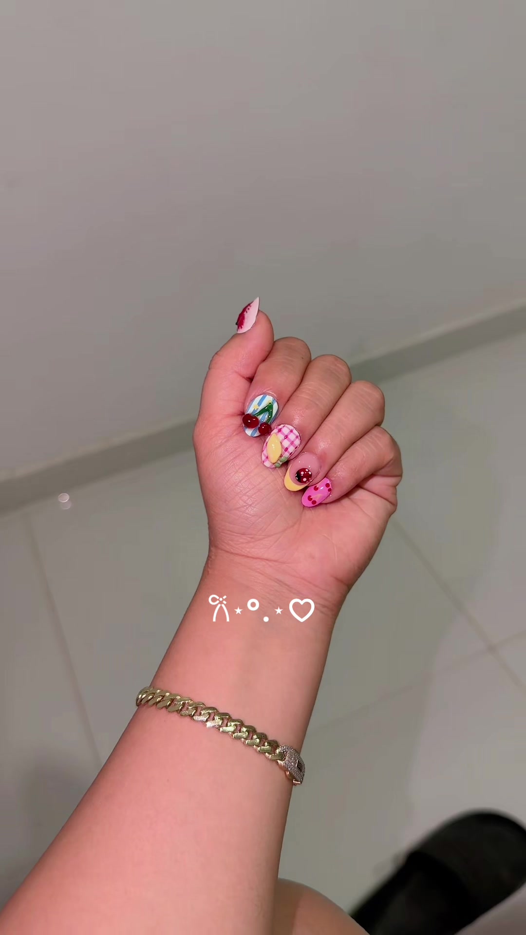 @✰