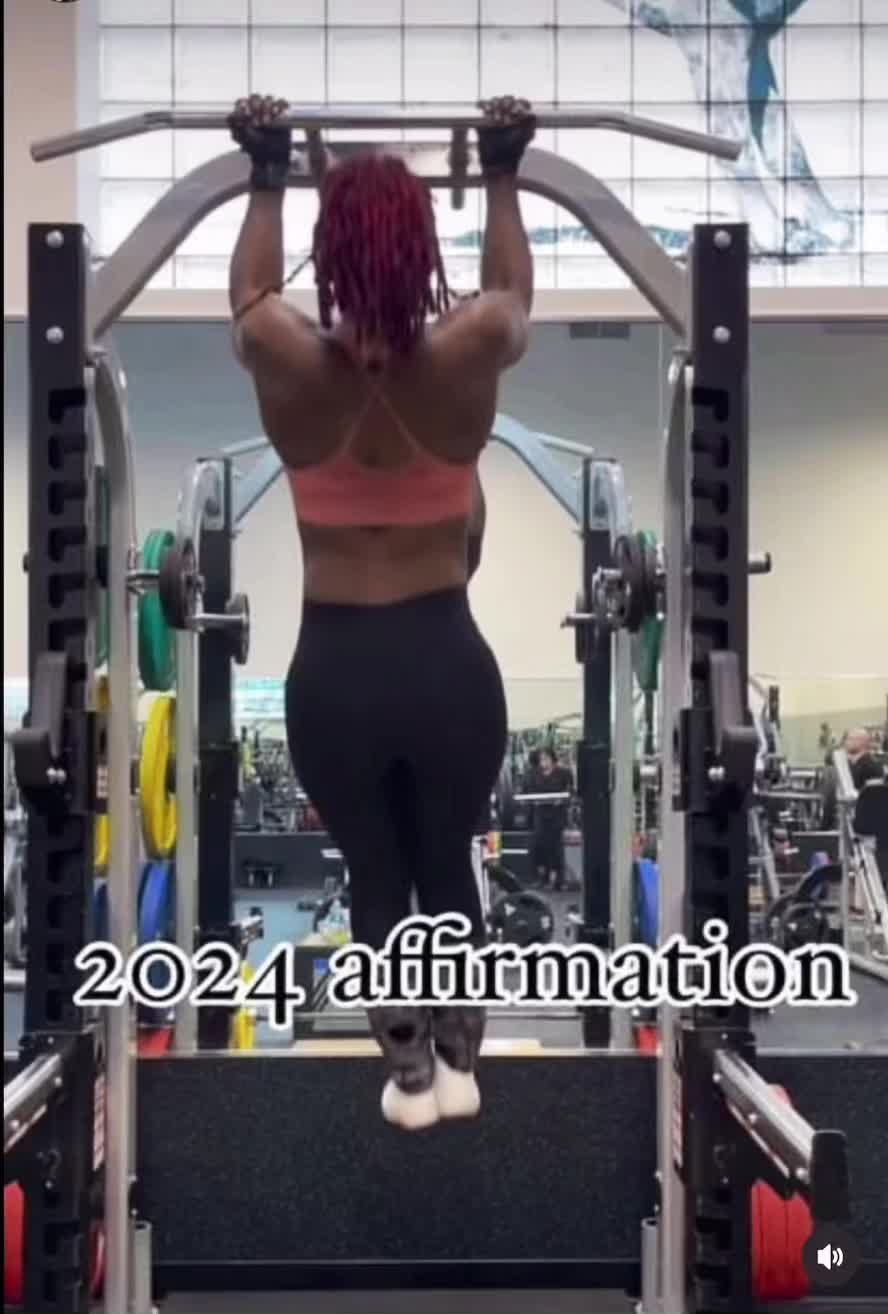 @Desiree_withthelocdhair