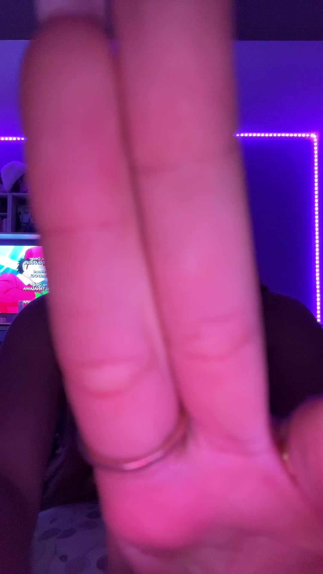 @J4D€