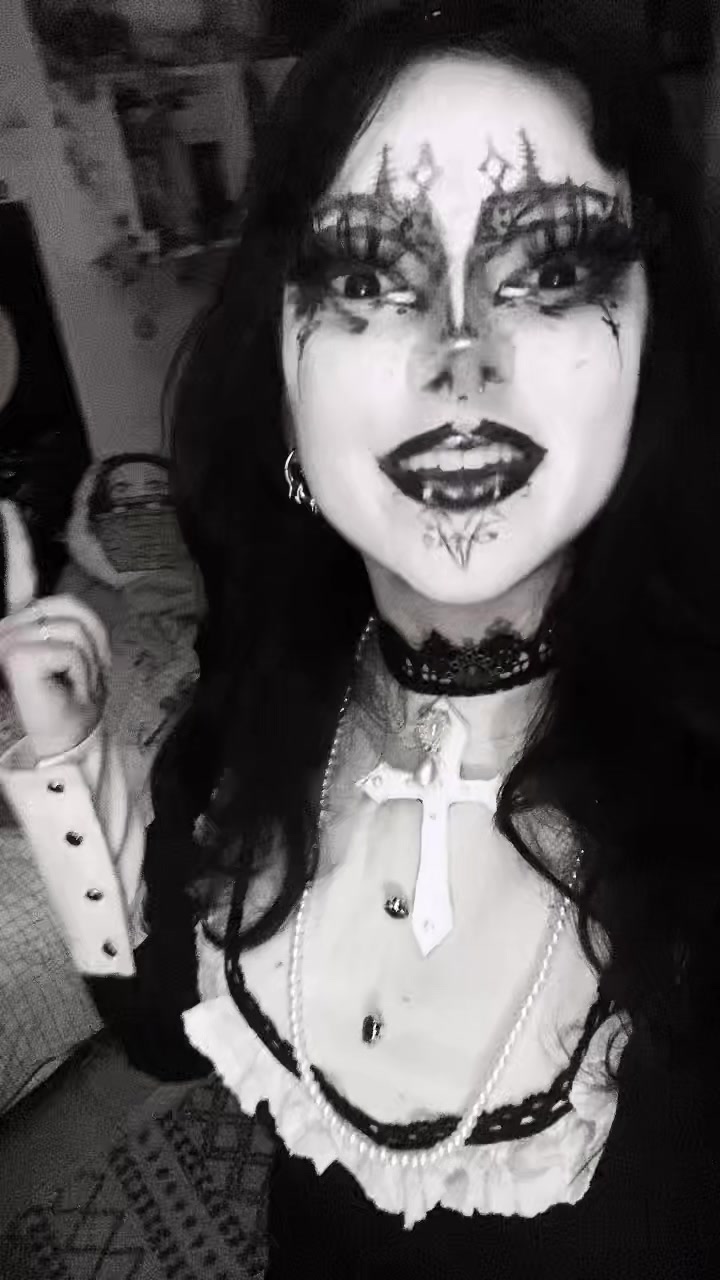 @♱𝕯𝖔𝖑𝖑𝖞 𝖙𝖍𝖊 𝕲𝖍𝖔𝖚𝖑♱