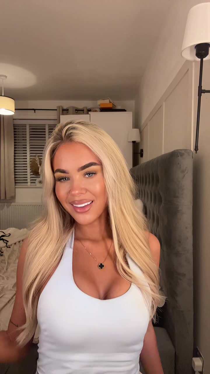 @elliesouthgate1