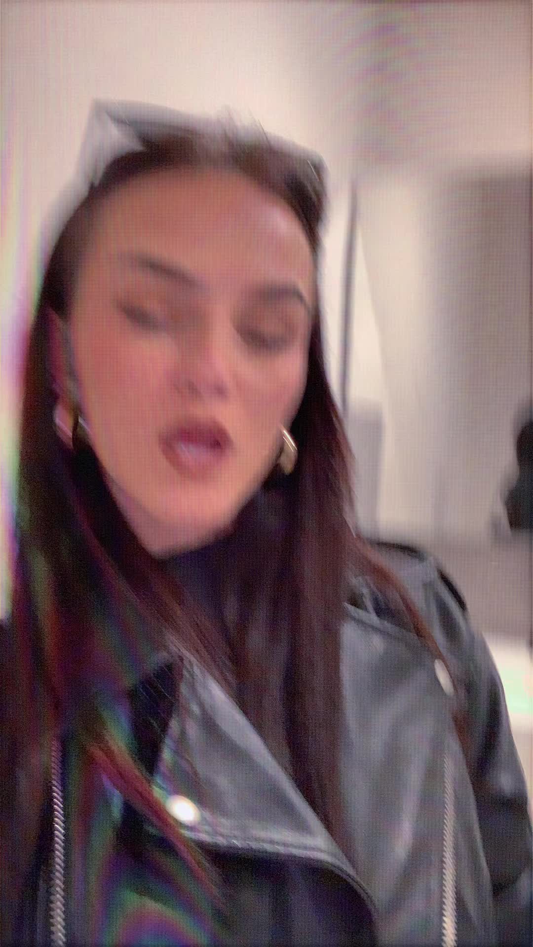 @laura