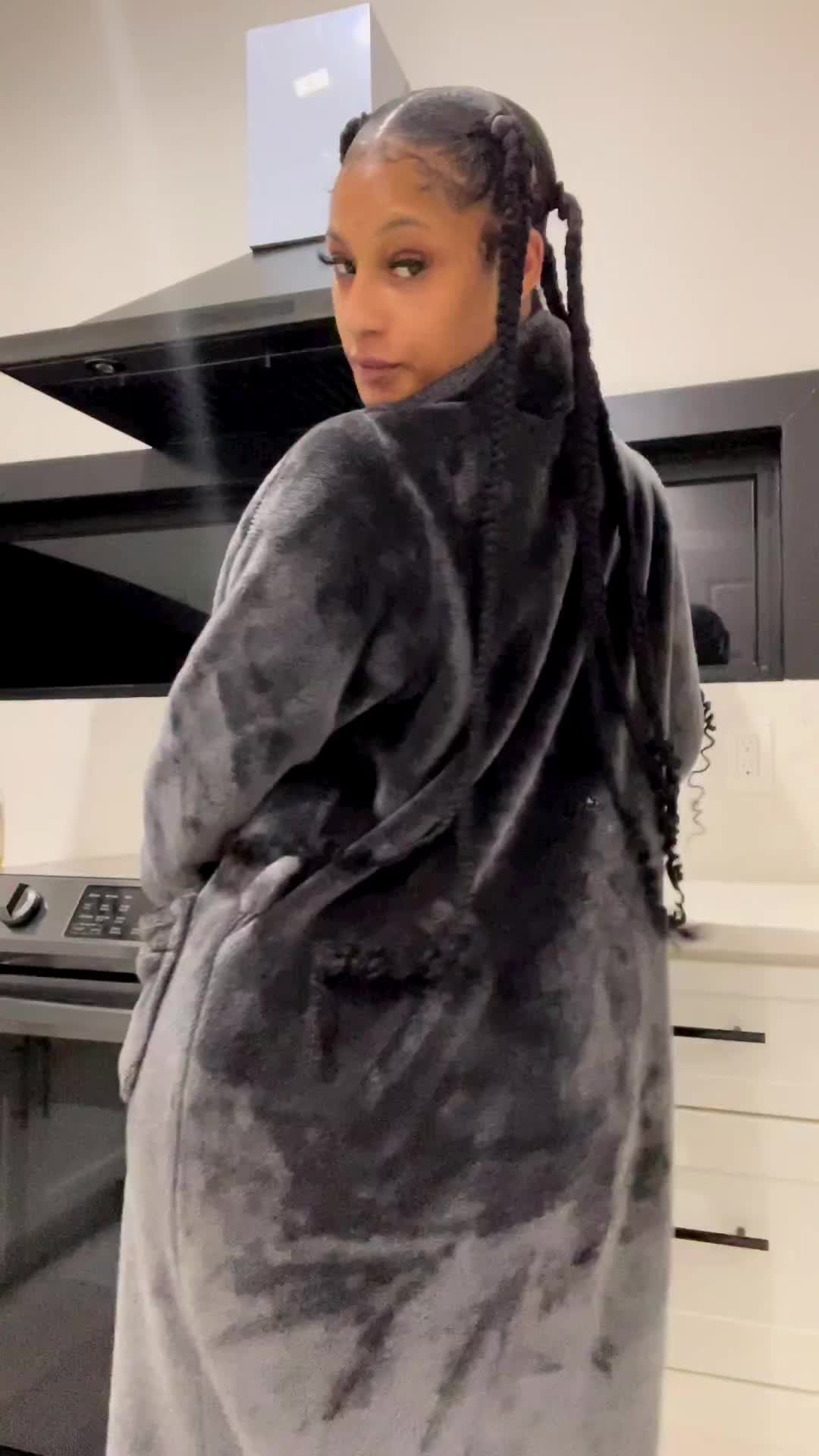 @Issamovieroom