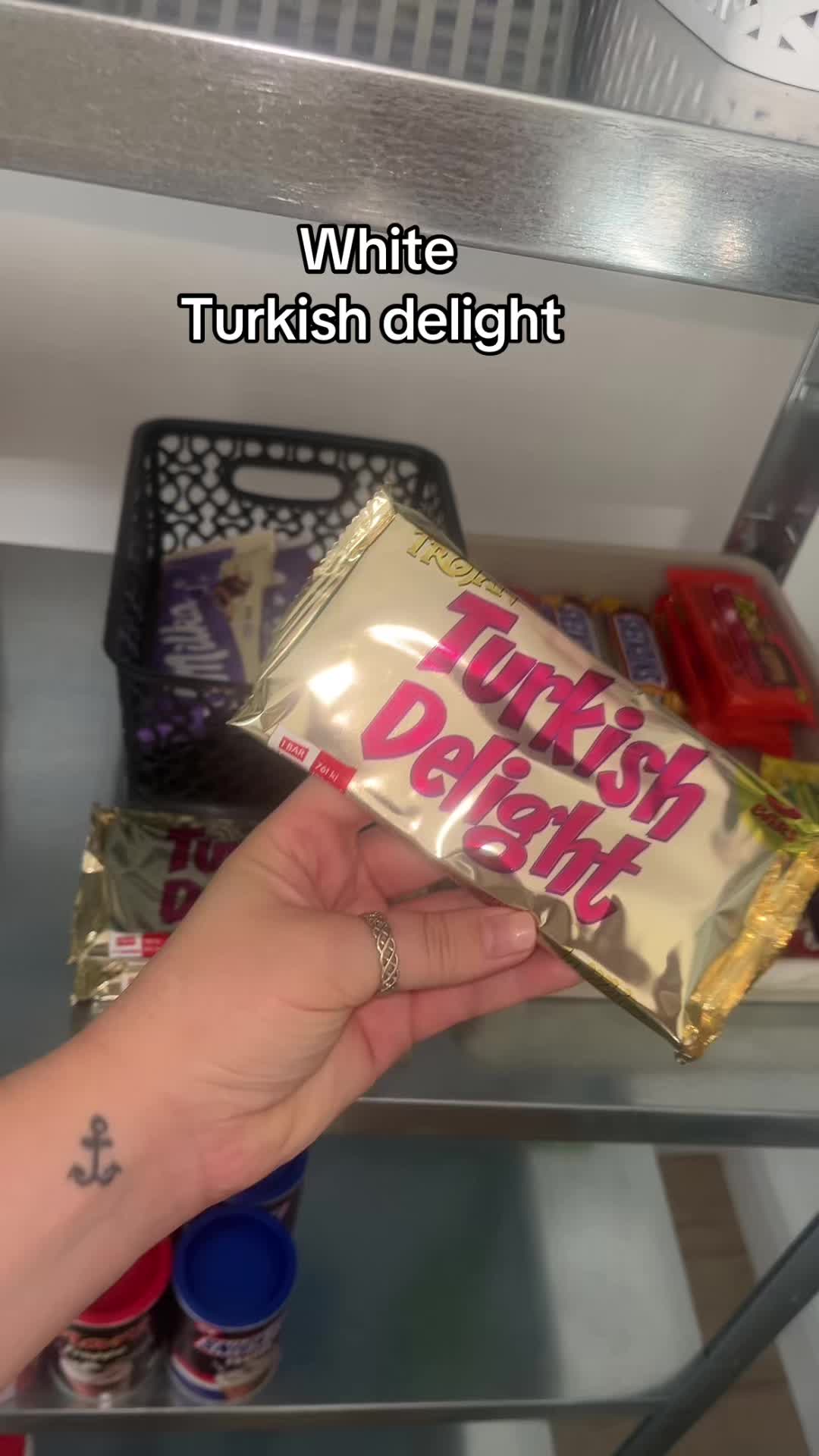 @Bellasboxesuk