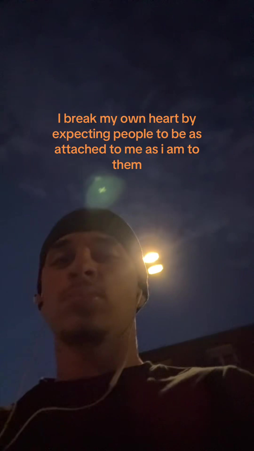 @￴
