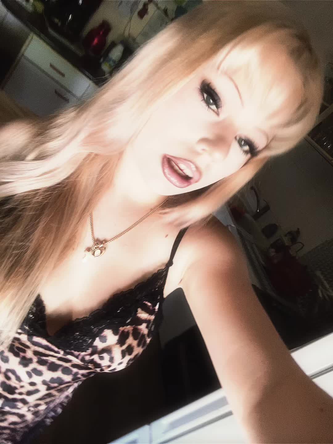 @ℬ𝒶𝓇𝒷 𝒲𝒾𝓇ℯ (💋🐆🎞️🍒)