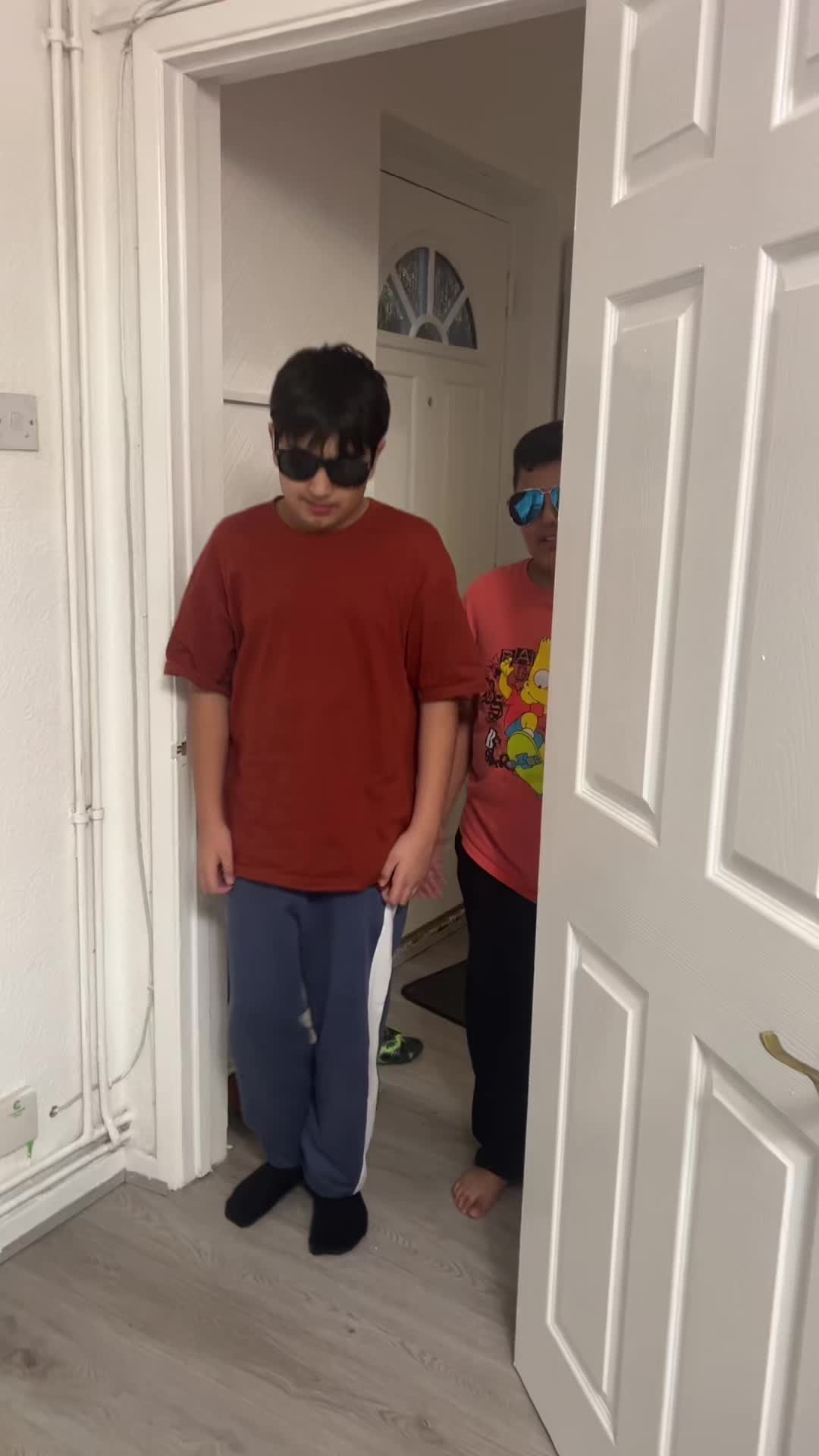 @|-|/-$$/-\/\/ 🇬🇧