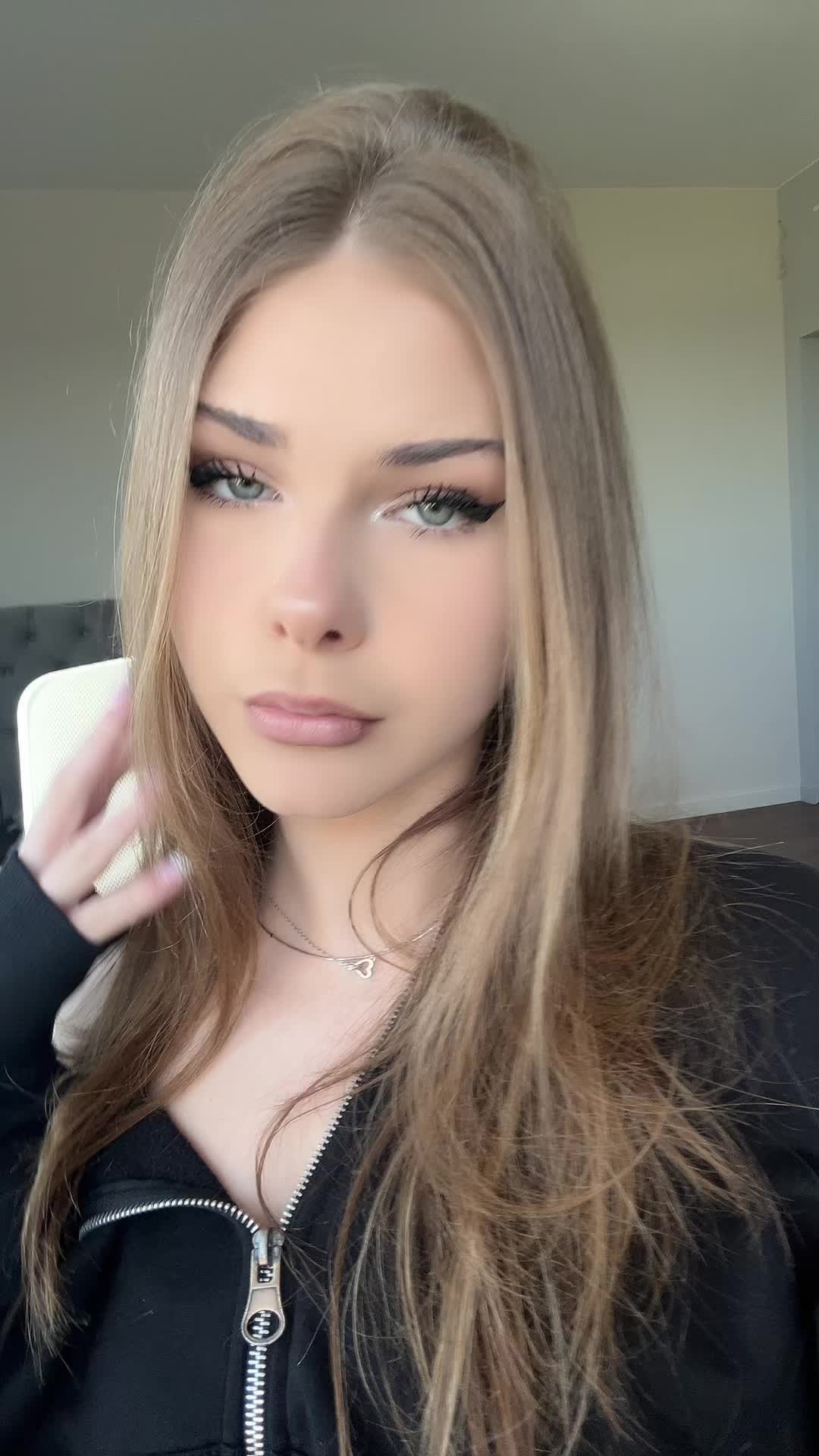 @laura