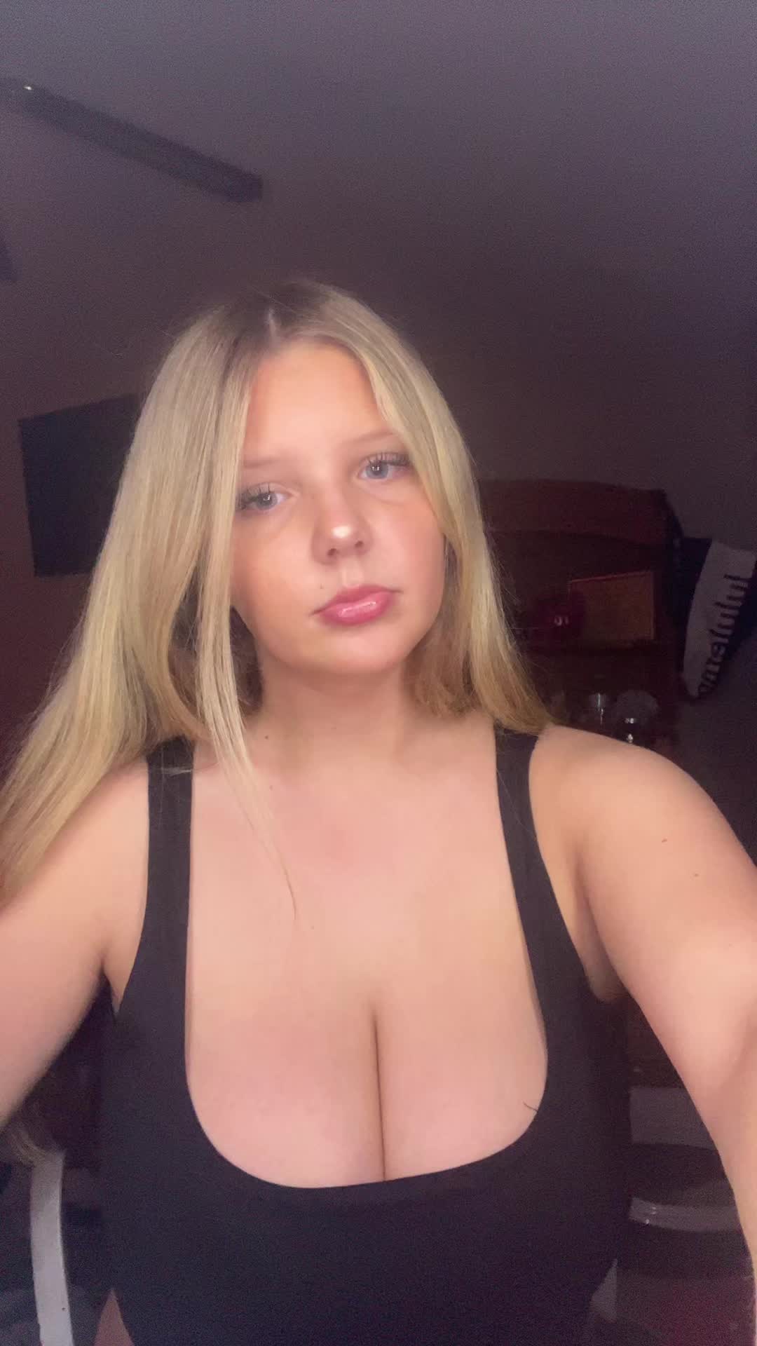 @arianaluvslife