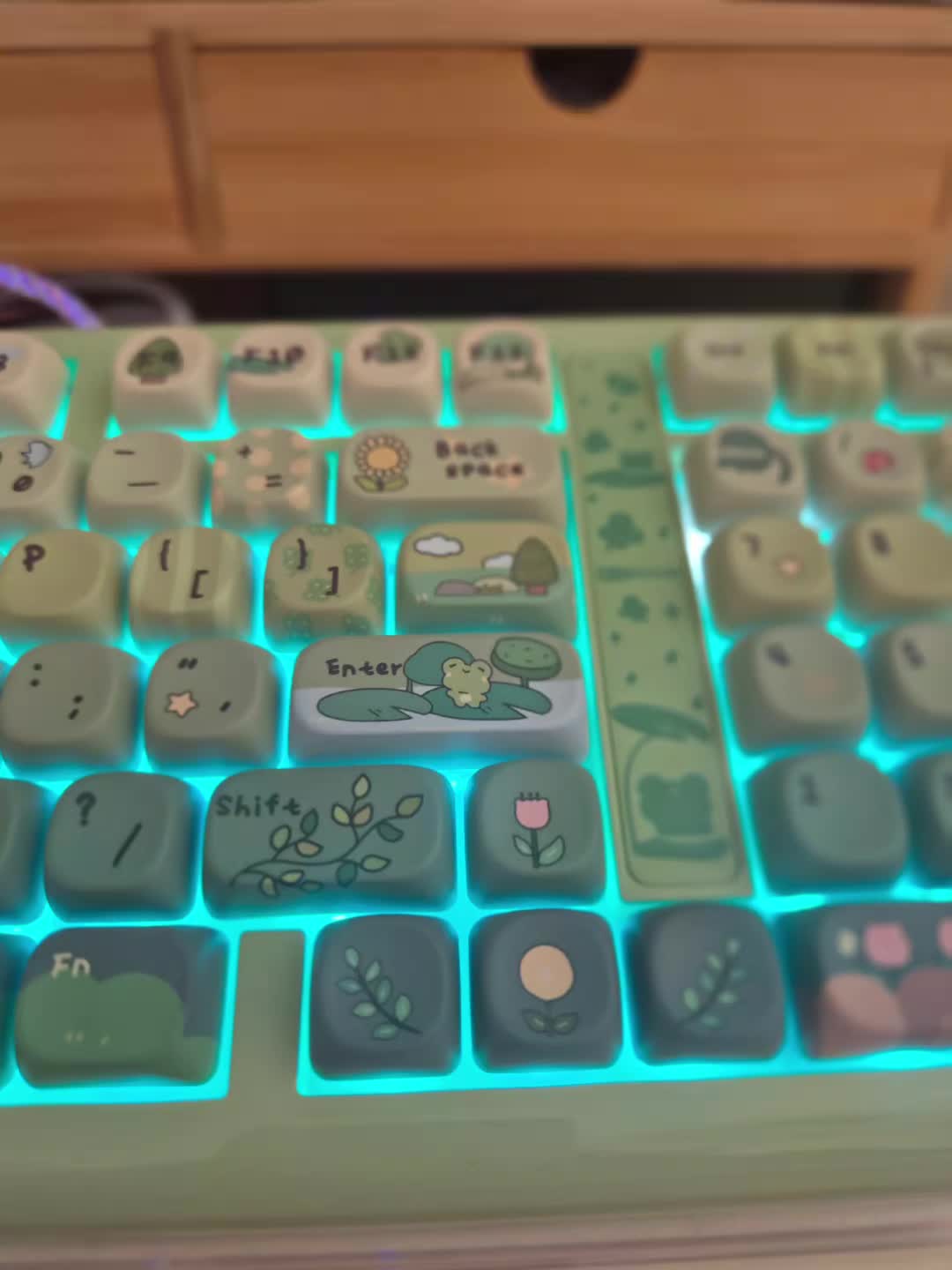 @Katie | WFH | Keebs | Cosy