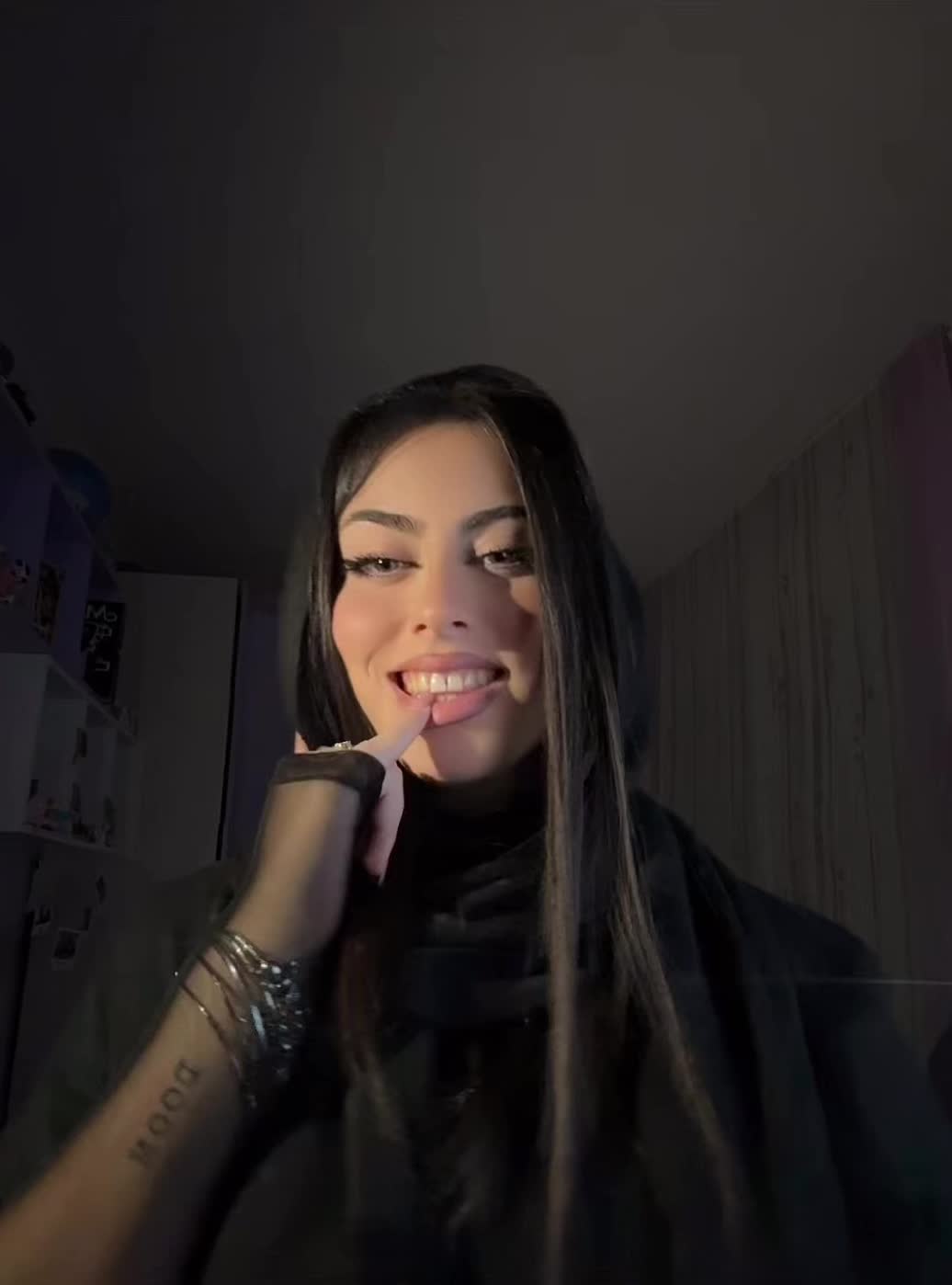@🧛🏻♀️