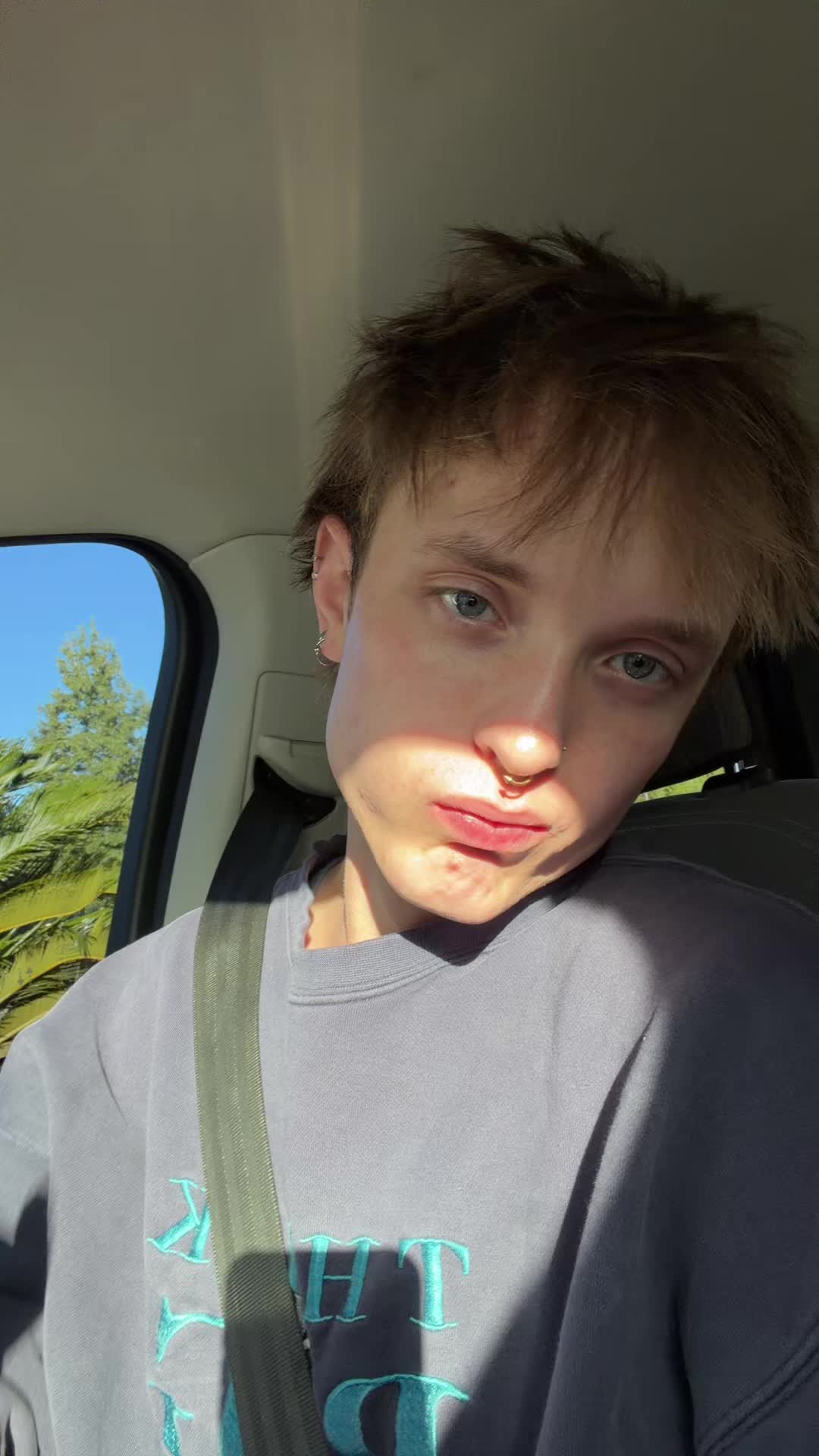 @🫂