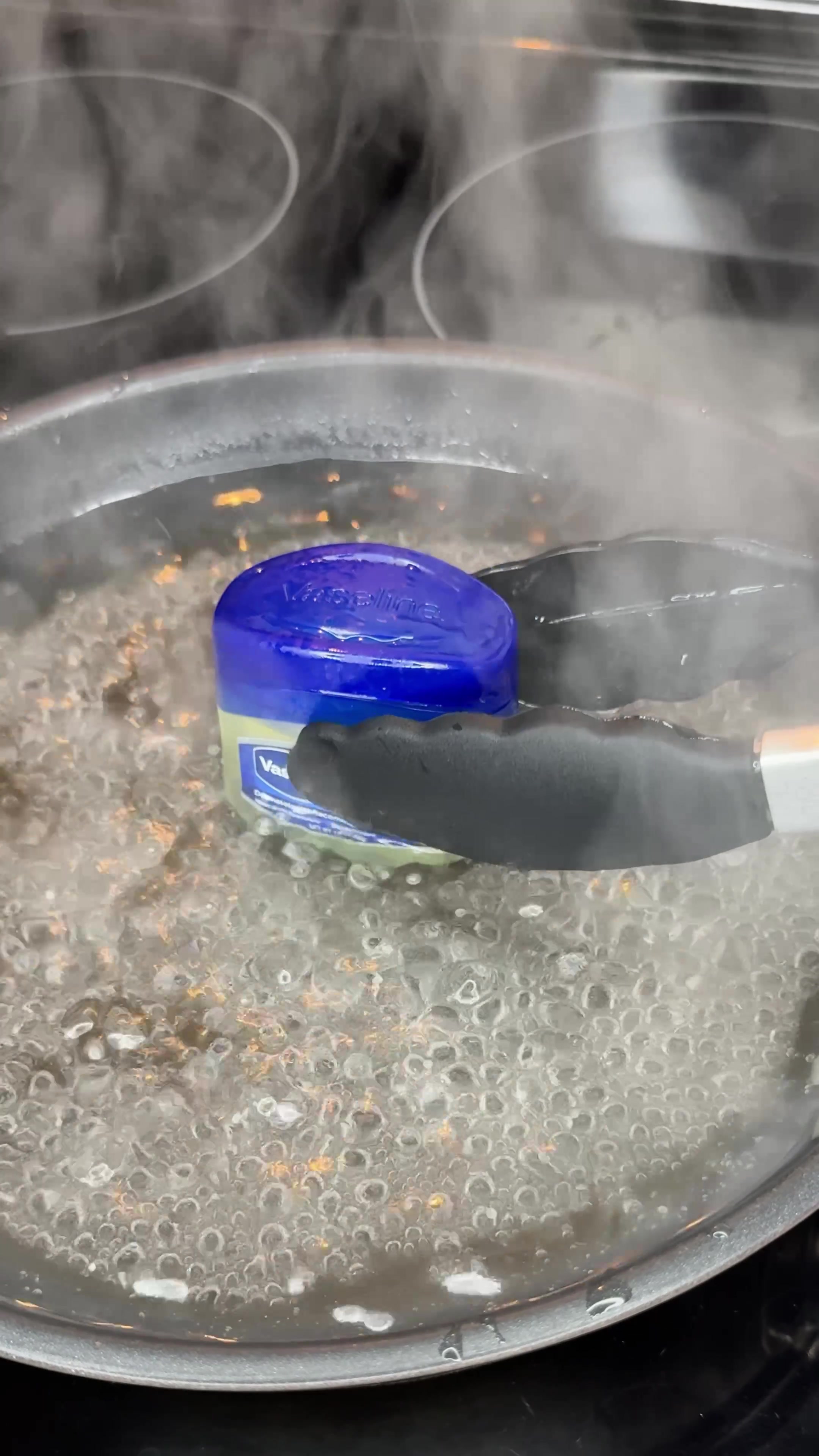 @Awemama_