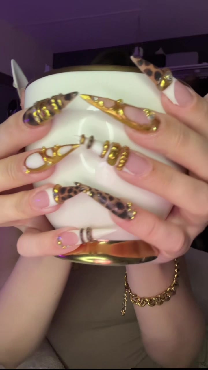 @babyynailz