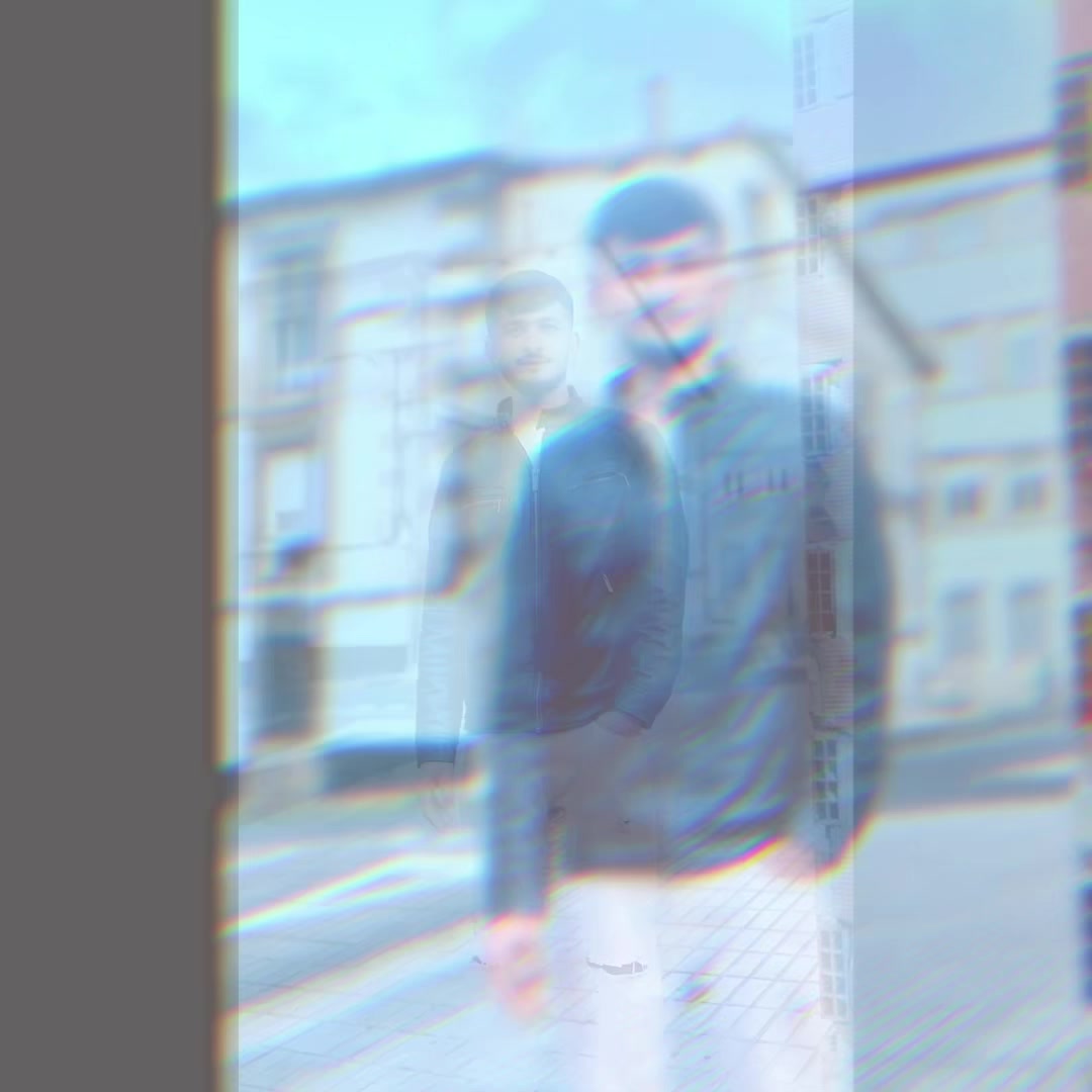 @•