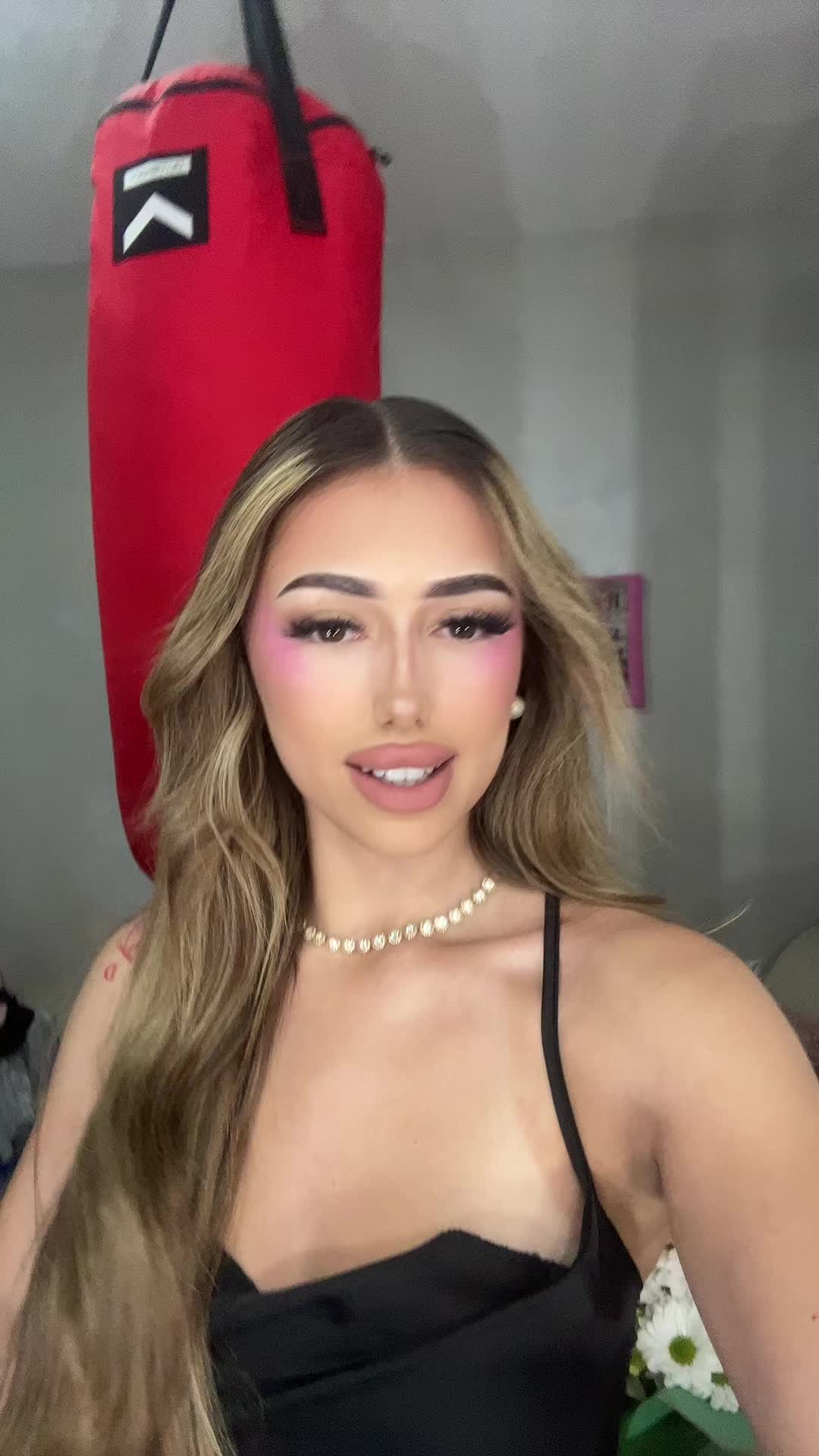 @laadessii🥥